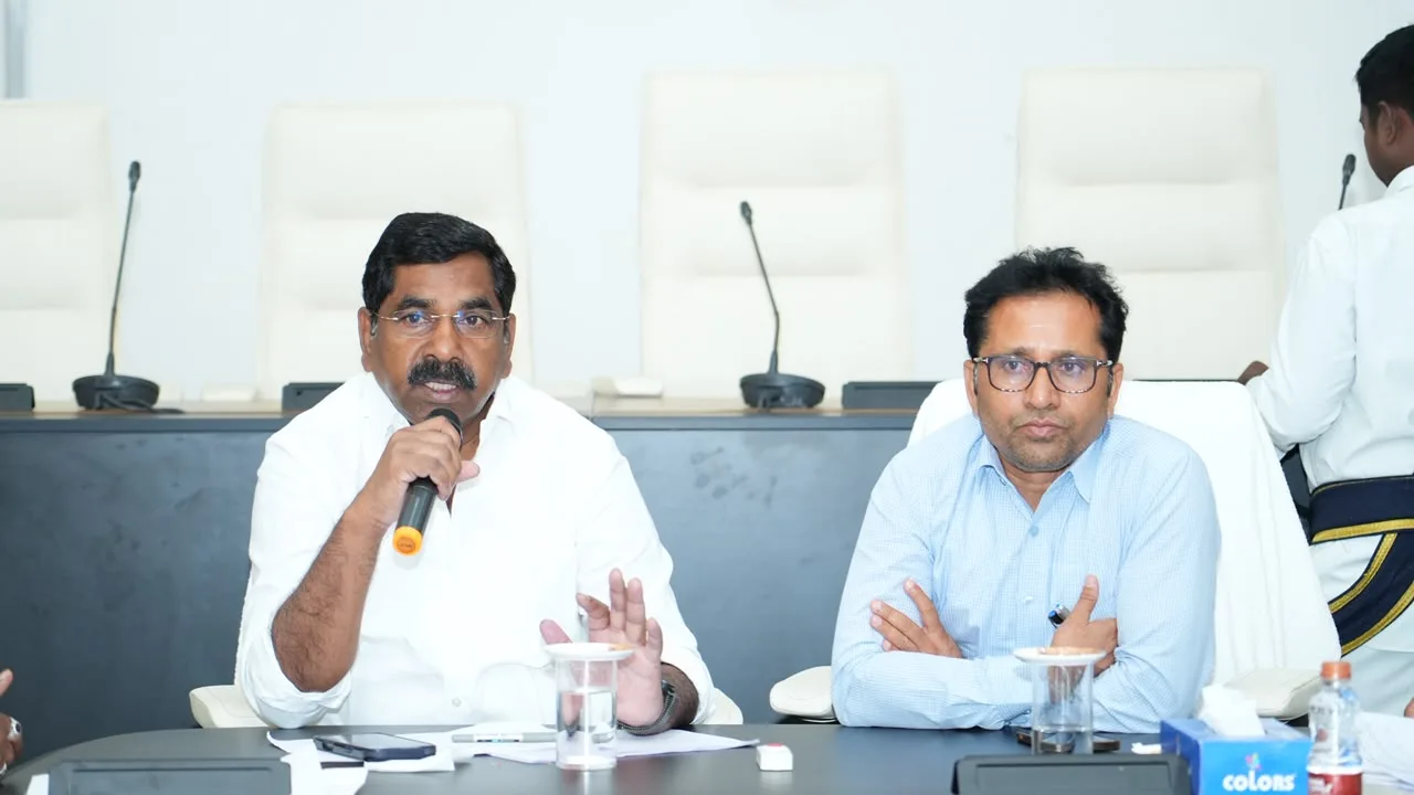 అధికారులు ప్రజా సమస్యలు తెలుసుకొని ఇబ్బందులు లేకుండా చూడాలి: ఎమ్మెల్యే KR నాగరాజు