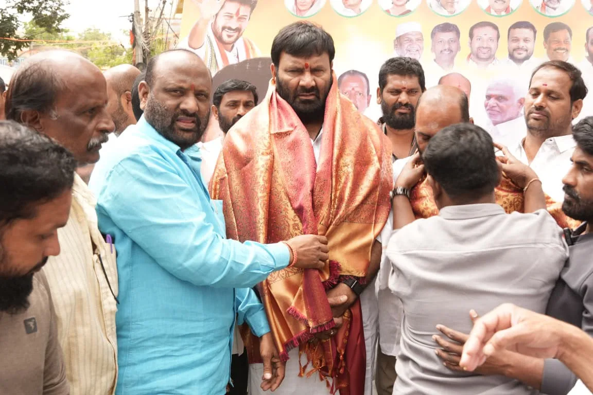 రూ.30 లక్షలతో అంతర్గత సీసీ రోడ్ల నిర్మాణానికి శంకుస్థాపన