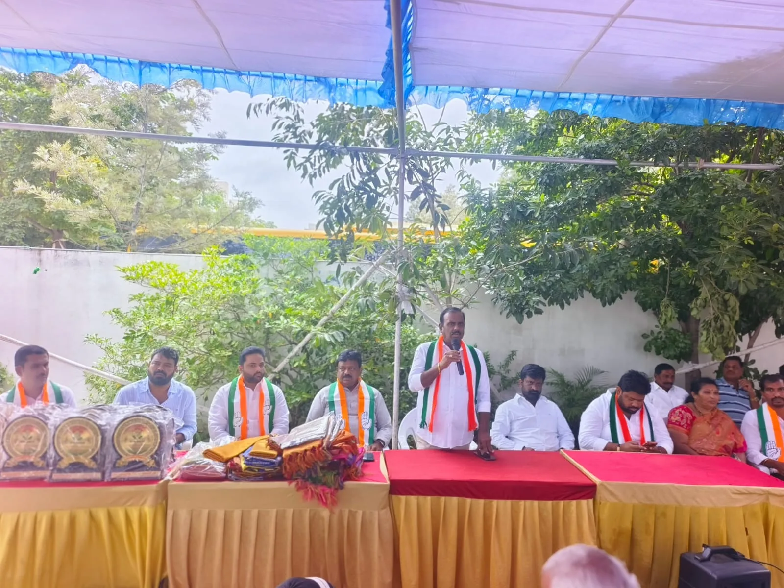 ఏఐసీసీ అధ్యక్షులు మల్లికార్జున ఖర్గే  , తెలంగాణ వ్యవహారాల ఇంచార్జ్ మీనాక్షి