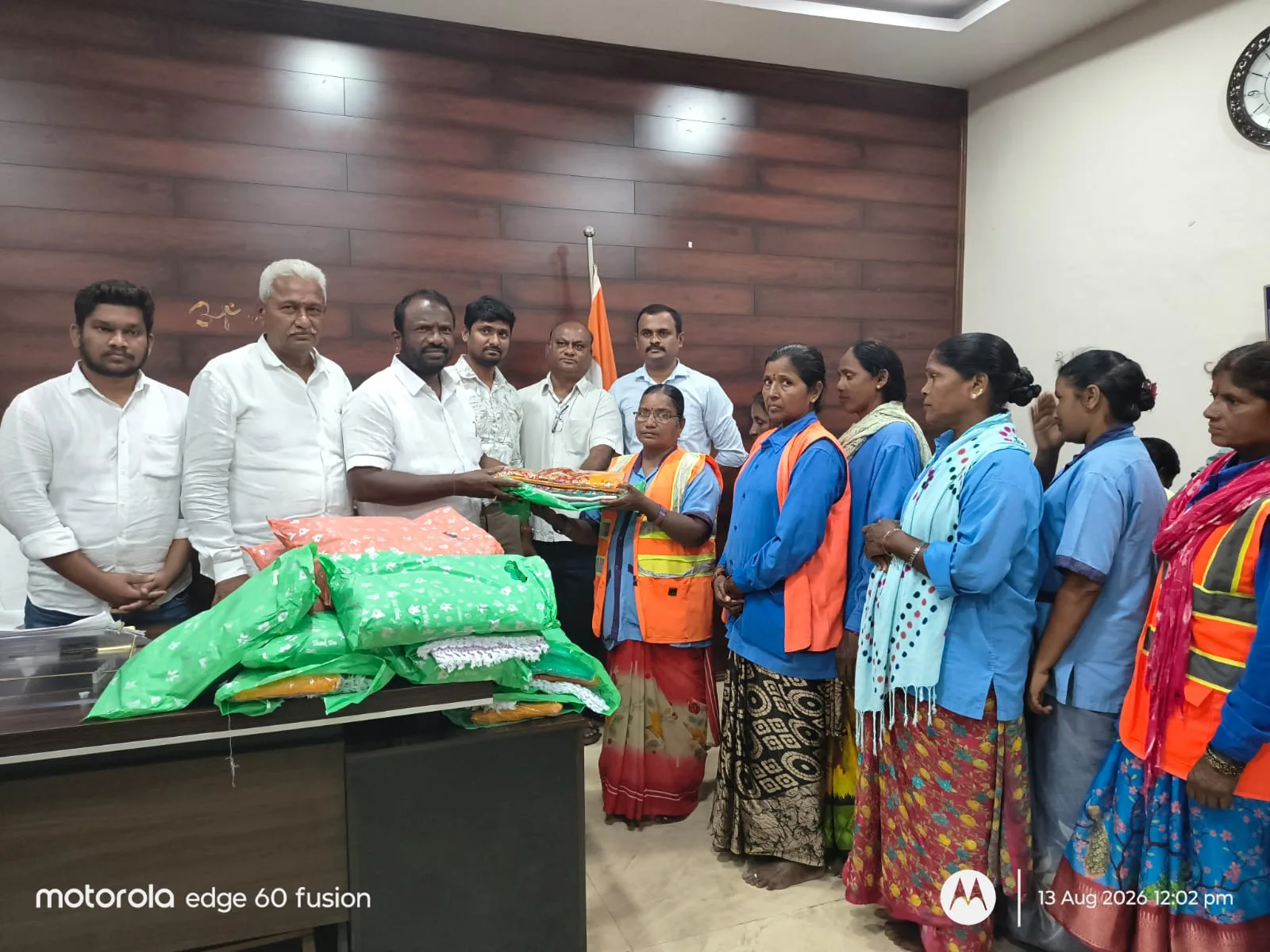 పారిశుద్ధ్య కార్మికుల సేవలు అమోఘం