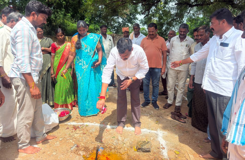 నూతన గ్రామ పంచాయతీ బిల్డింగ్ కు శంకుస్థాపన చేసిన – కీసర సంతోష్ రెడ్డి.