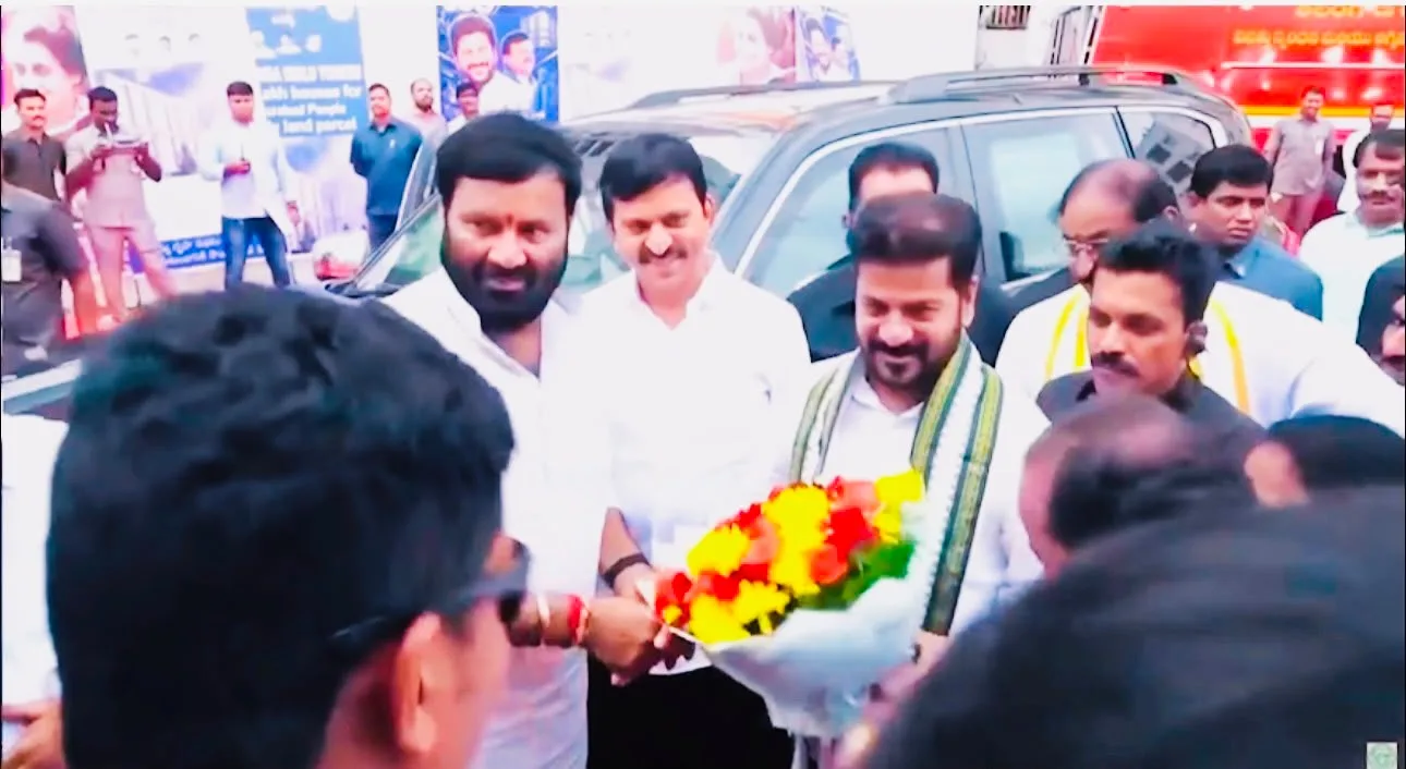 కూకట్‌పల్లి హౌసింగ్ బోర్డులో ఇందిరమ్మ ఇండ్ల టవర్స్‌కు భూమిపూజ కార్యక్రమంలో పాల్గొన్న మాజీ శాసనసభ్యులు కూన శ్రీశైలం గౌడ్‌