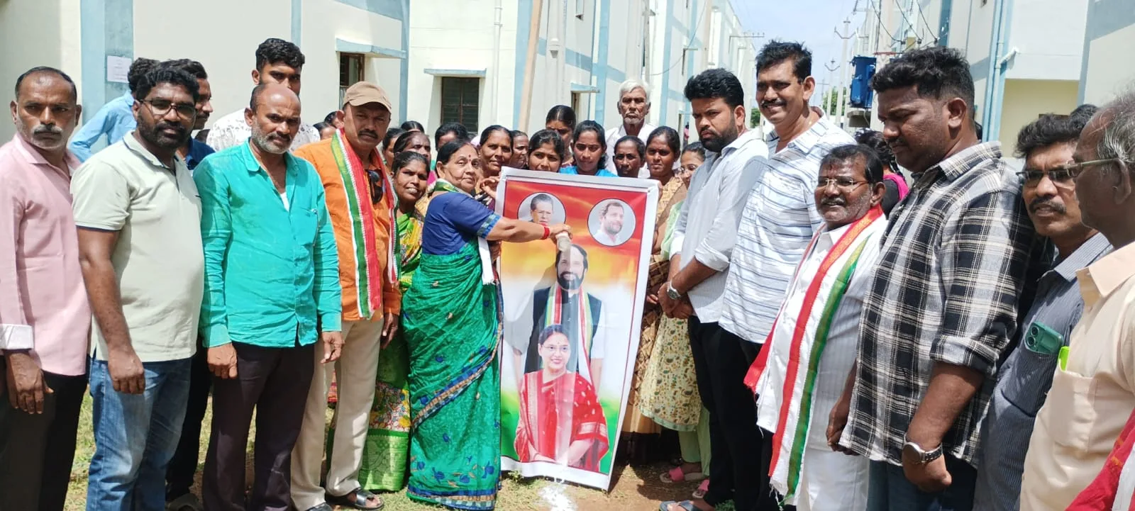 ​డబుల్ బెడ్‌రూమ్ ఇళ్లలో 60 శాతం దళితులకు కేటాయించడం పట్ల హర్షం వ్యక్తం