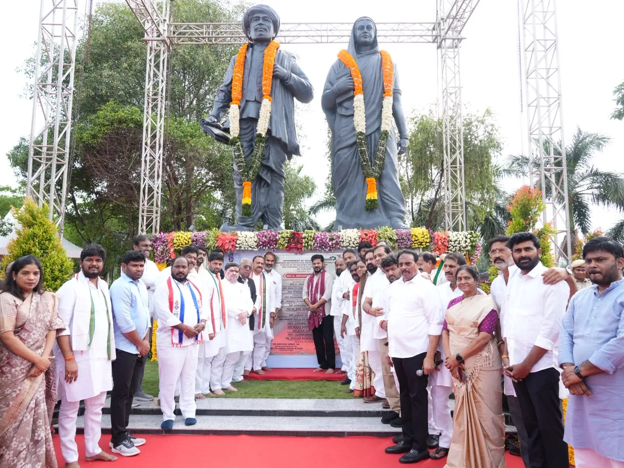 ఫూలే దంపతుల ఆశయాలు సమాజానికి స్ఫూర్తిదాయకం…