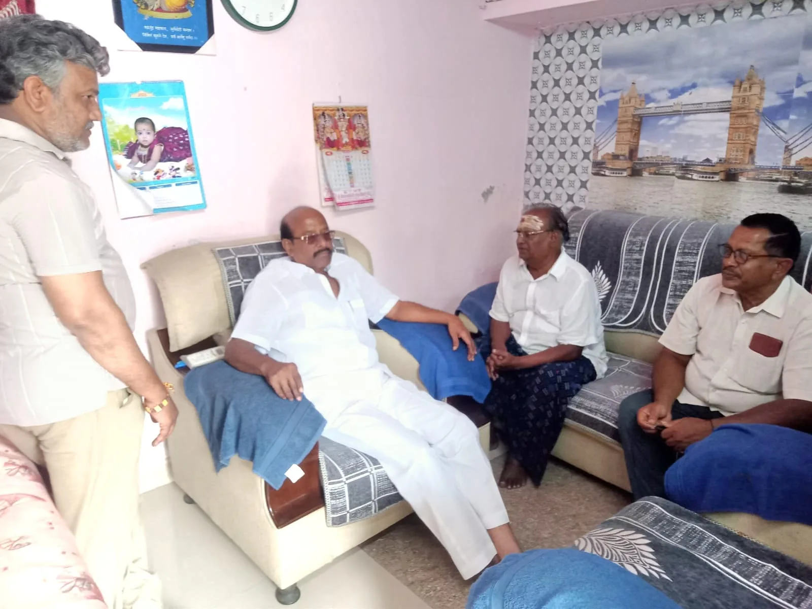 ఉప్పలూరు PACS ఛైర్మెన్ పడవల మధుసూదనరావు  ని పరామర్శించిన తెదేపా జాతీయ ఉపాధ్యక్షులు వై వి బి రాజేంద్ర ప్రసాద్