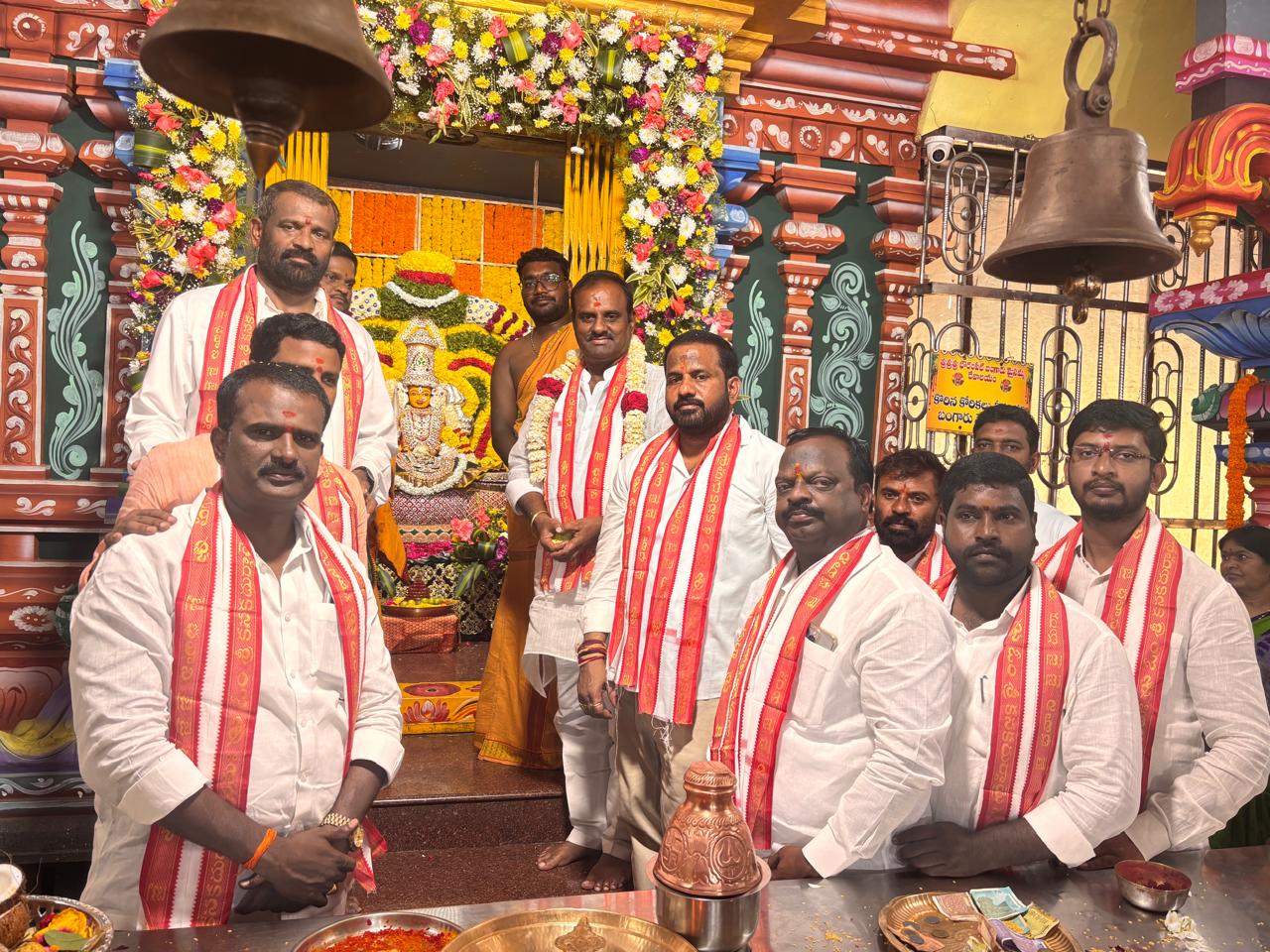 ప్రత్యేక పూజలు నిర్వహించి, ఆశీర్వాదం తీసుకున్న నర్సారెడ్డి భూపతిరెడ్డి