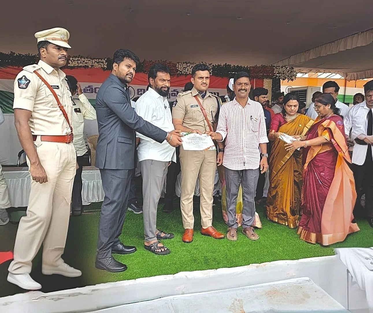 ఉత్తమ ఉద్యోగిగా ప్రశంస్సా పత్రాన్ని అందుకున్న