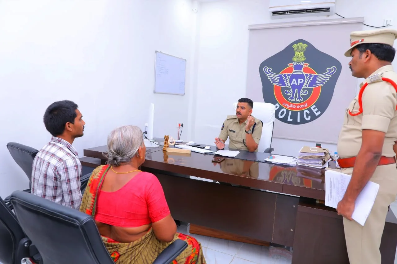 PGRS కార్యక్రమం ద్వారా ప్రజల ఫిర్యాదులను సత్వరంగా పరిష్కరించి ఉత్తమ పోలీస్ సేవలు