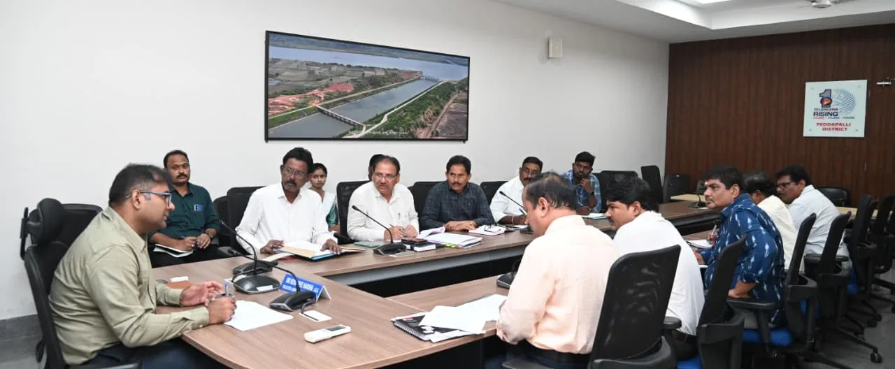 పెండింగ్ భూ సేకరణను వేగవంతం చేయాలి