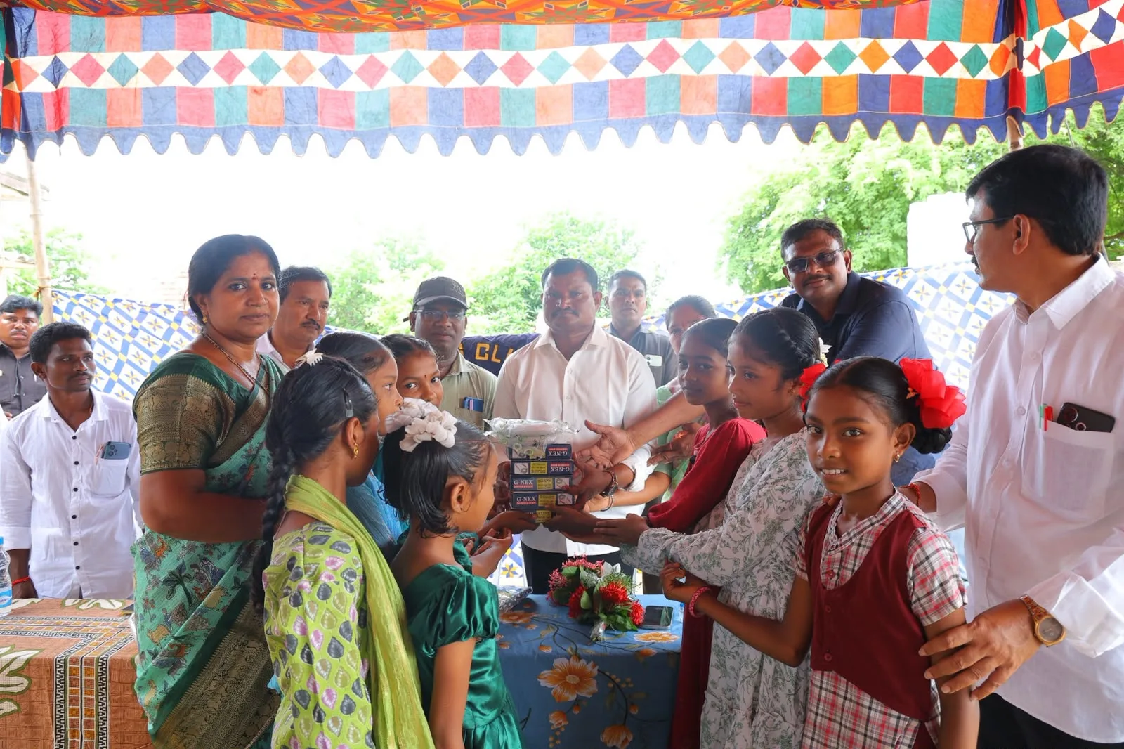 పాఠశాలలో క్రీడా సదుపాయాలను ప్రారంభించిన ఎమ్మెల్యే జారే ఆదినారాయణ