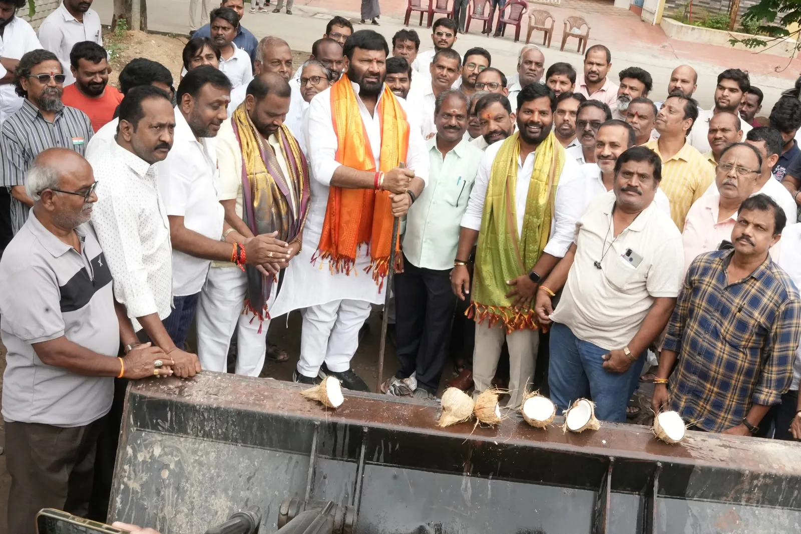 గాజులరామారం డివిజన్‌లో రూ.79 లక్షలతో సీసీ రోడ్ల నిర్మాణానికి శంకుస్థాపన
