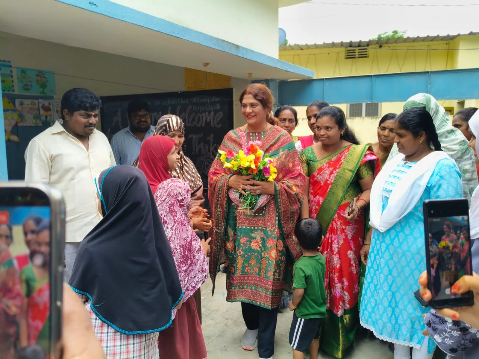 చిన్నారుల విద్యా ప్రగతిపై మనాలి ఠాకూర్ ఆరా….