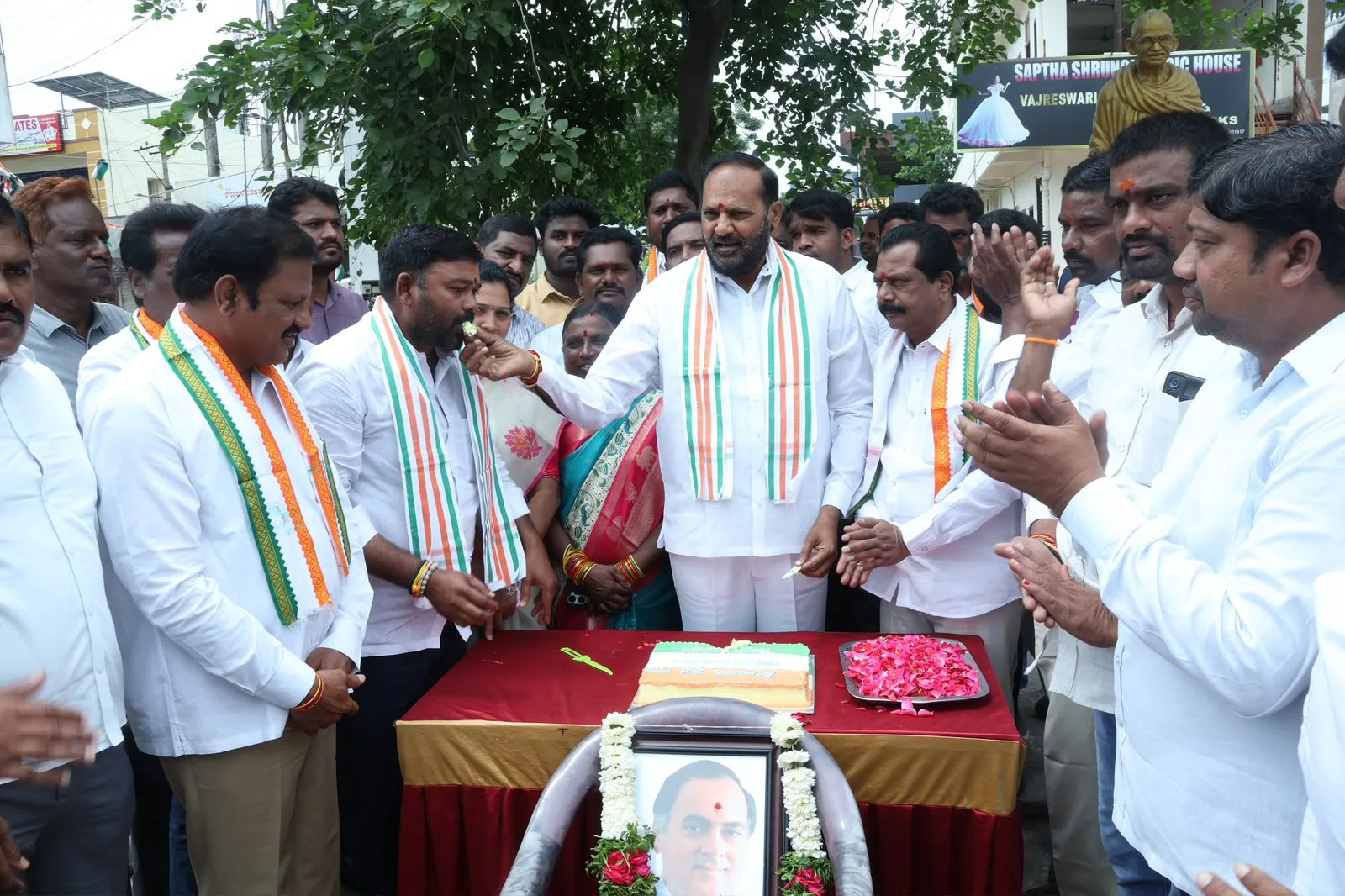 రాజీవ్ గాంధీ సేవలు చిరస్మరణీయం…