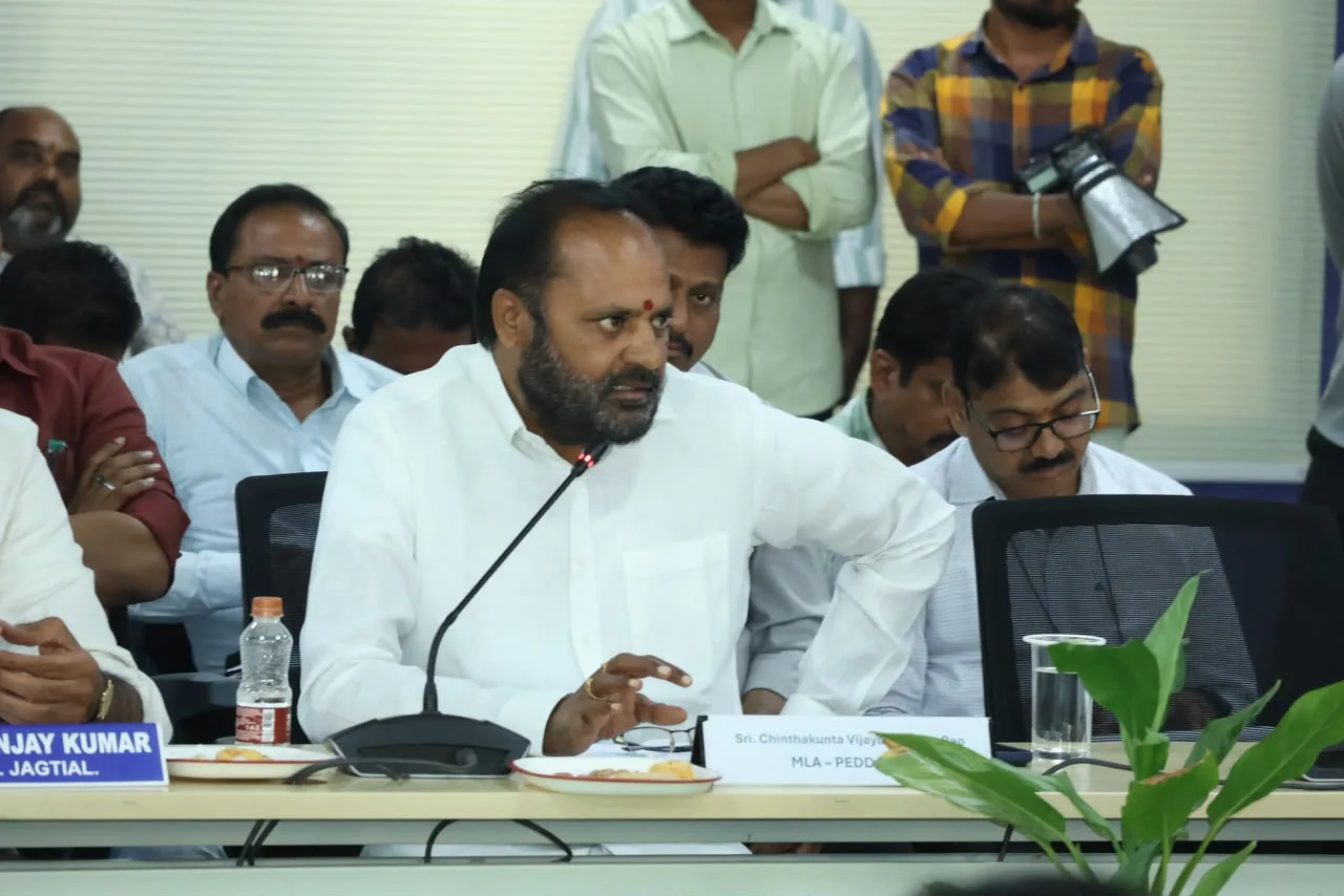 పెద్దపల్లి అభివృద్ధి, ఇందిరమ్మ ఇళ్లపై సమీక్ష….