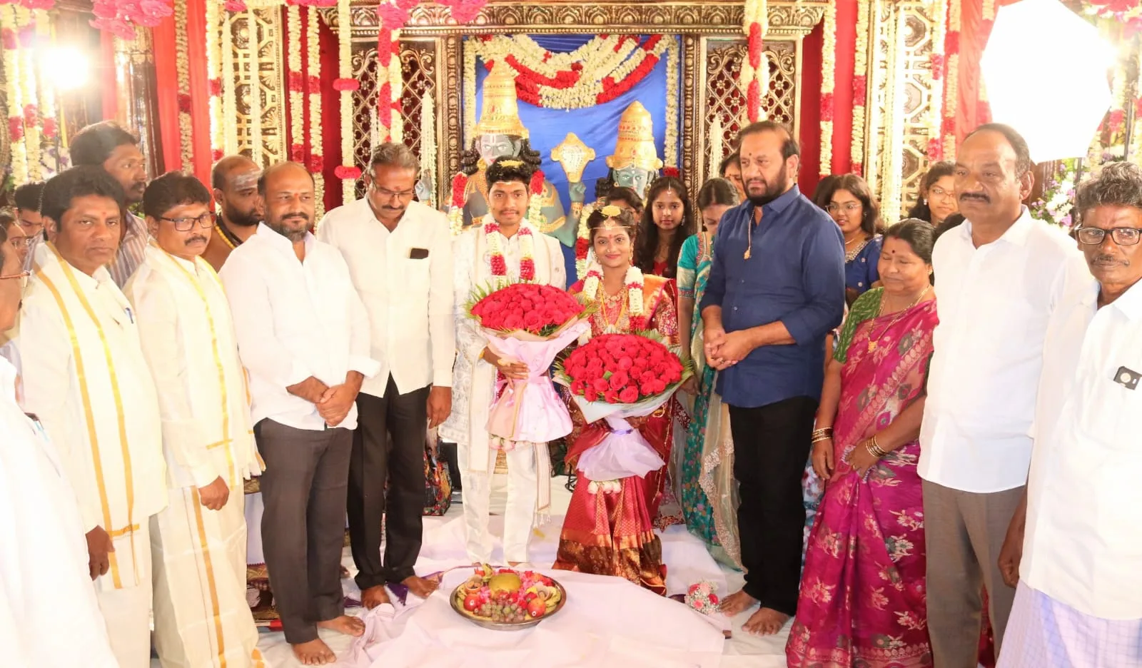 నూతన వధూవరులను ఆశీర్వదించిన. ప్రసన్న కుమార్ రెడ్డి.