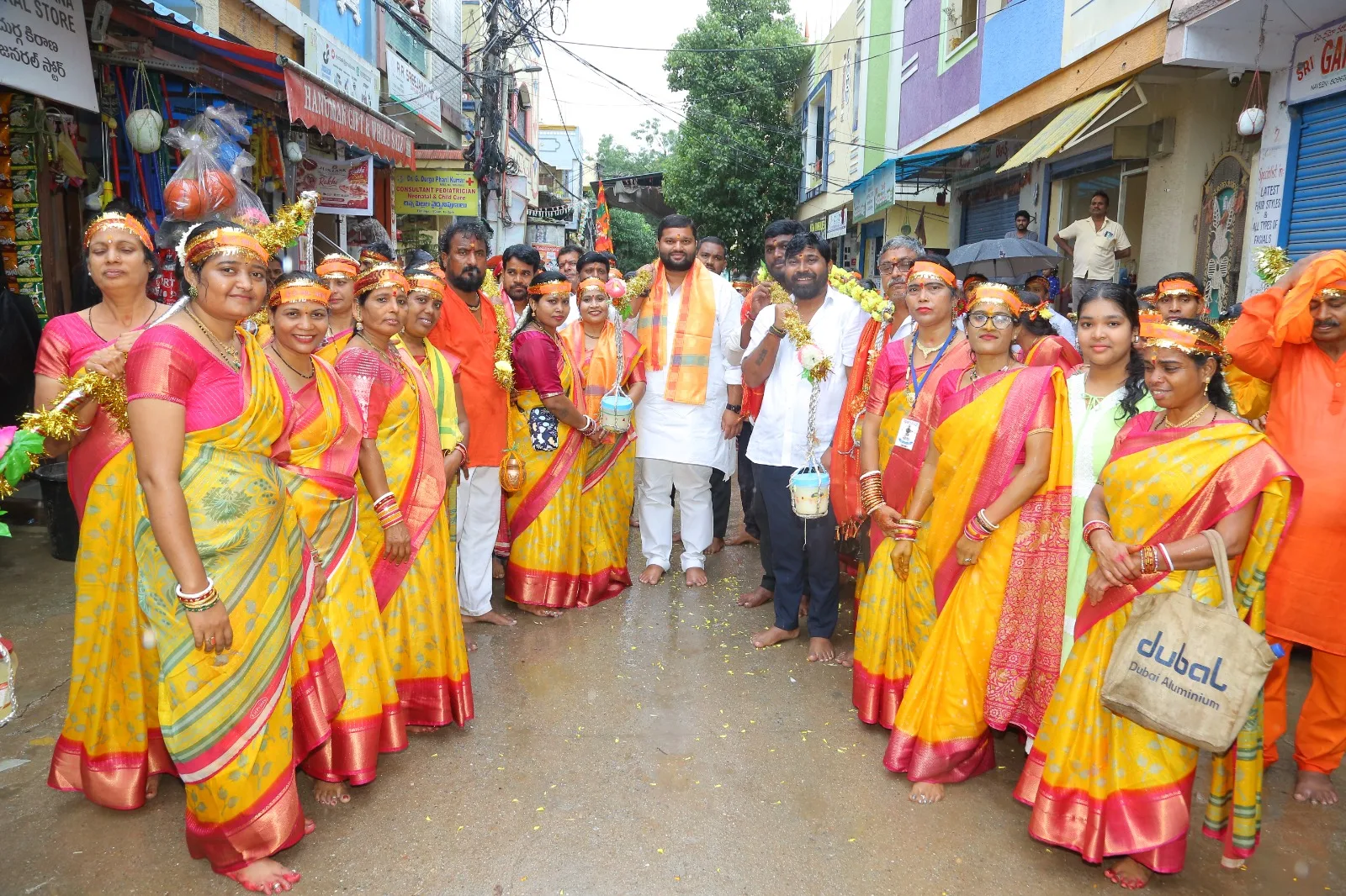 పరమశివుని సన్నిధికి భక్తిశ్రద్ధలతో కావడి యాత్ర
