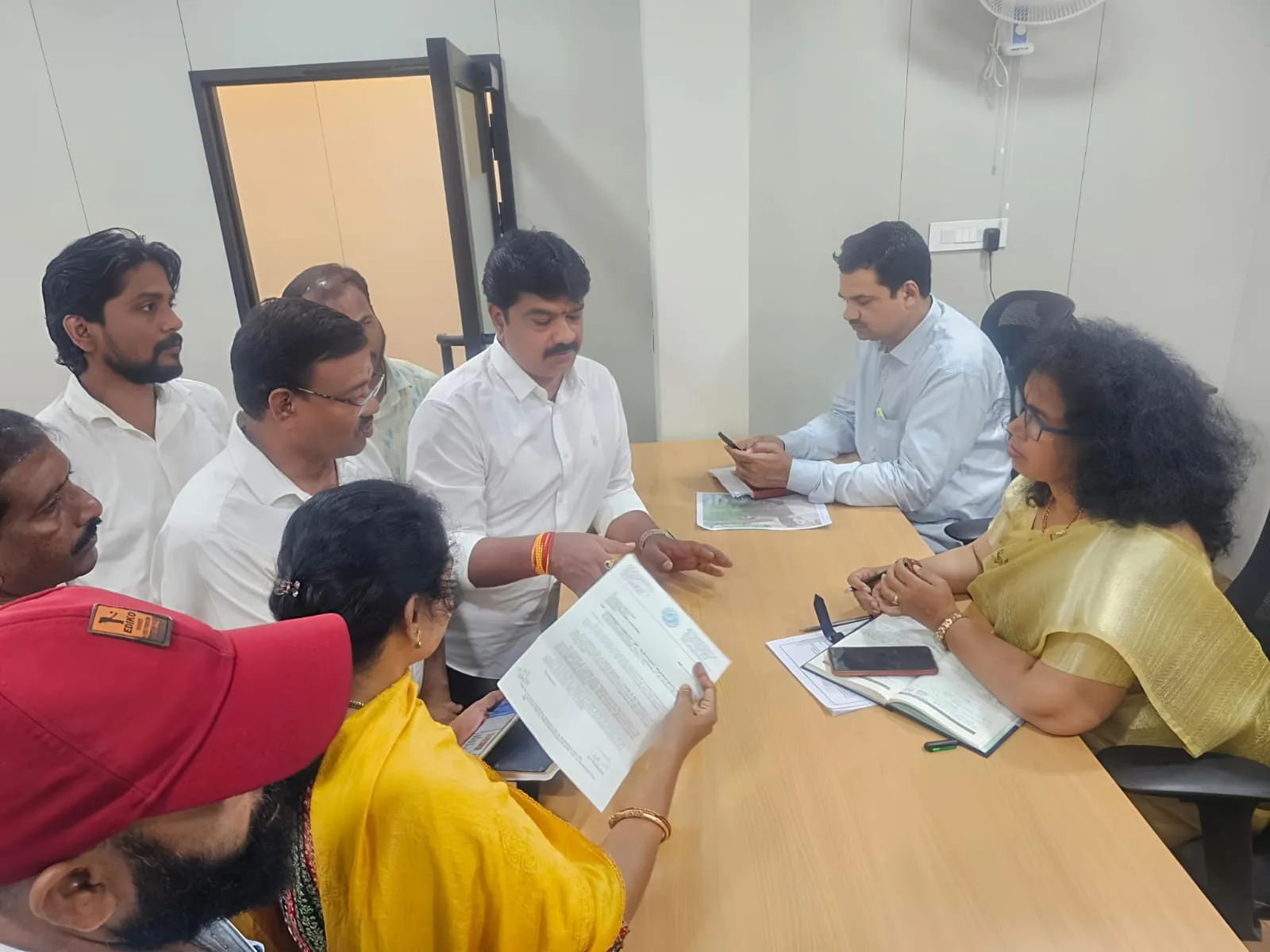 కుత్బుల్లాపూర్ ఎమ్మెల్యే K.P.వివేకానంద్ గౌడ్   సూచనల మేరకు జోనల్ కమిషనర్ కార్యాలయం