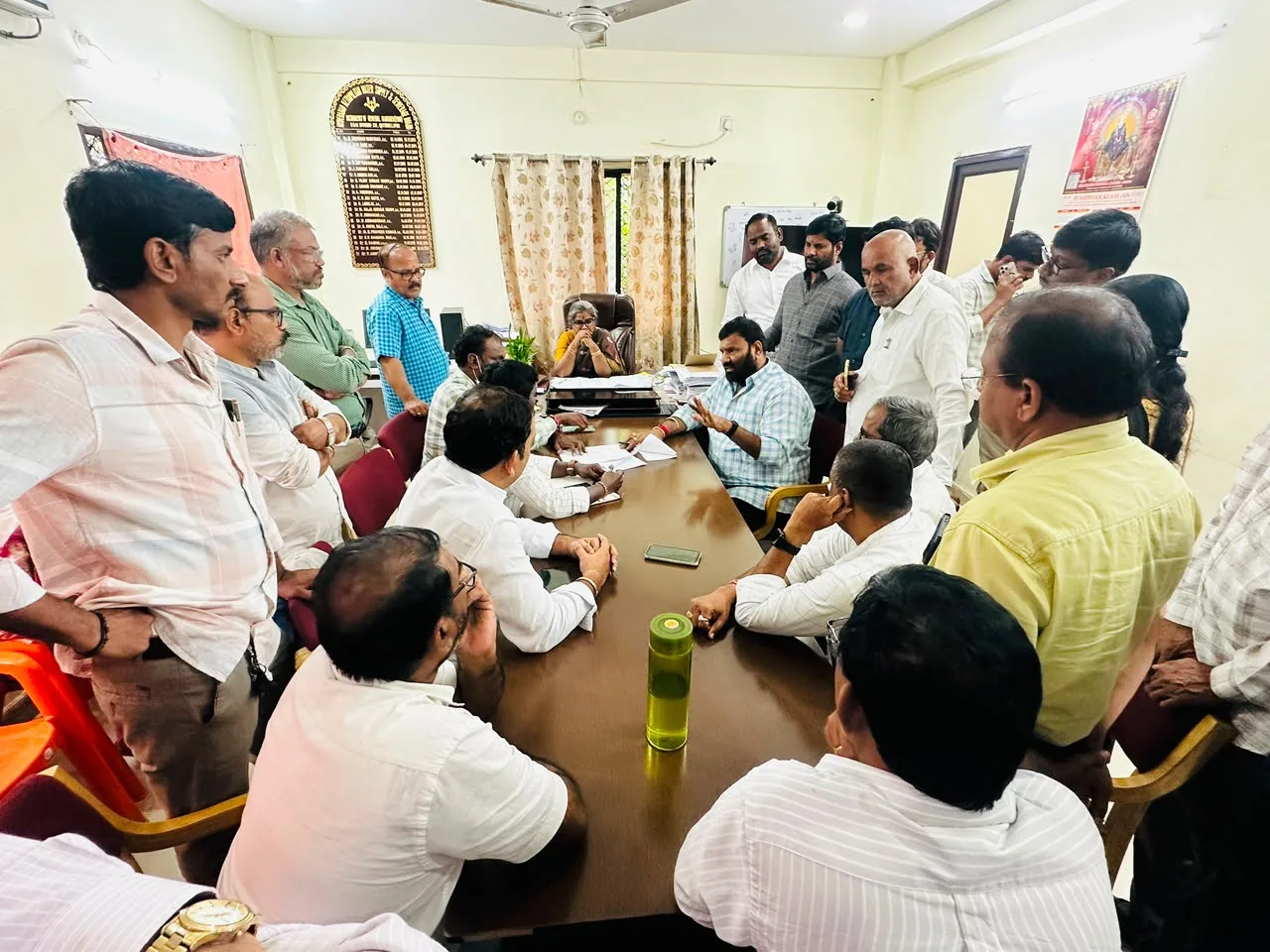 పద్మానగర్ ఫేజ్–1 నీటి సమస్య కు శాశ్వతంగా పరిష్కరిస్తానన్న మాజీ ఎమ్మెల్యే కూన శ్రీశైలం గౌడ్‌