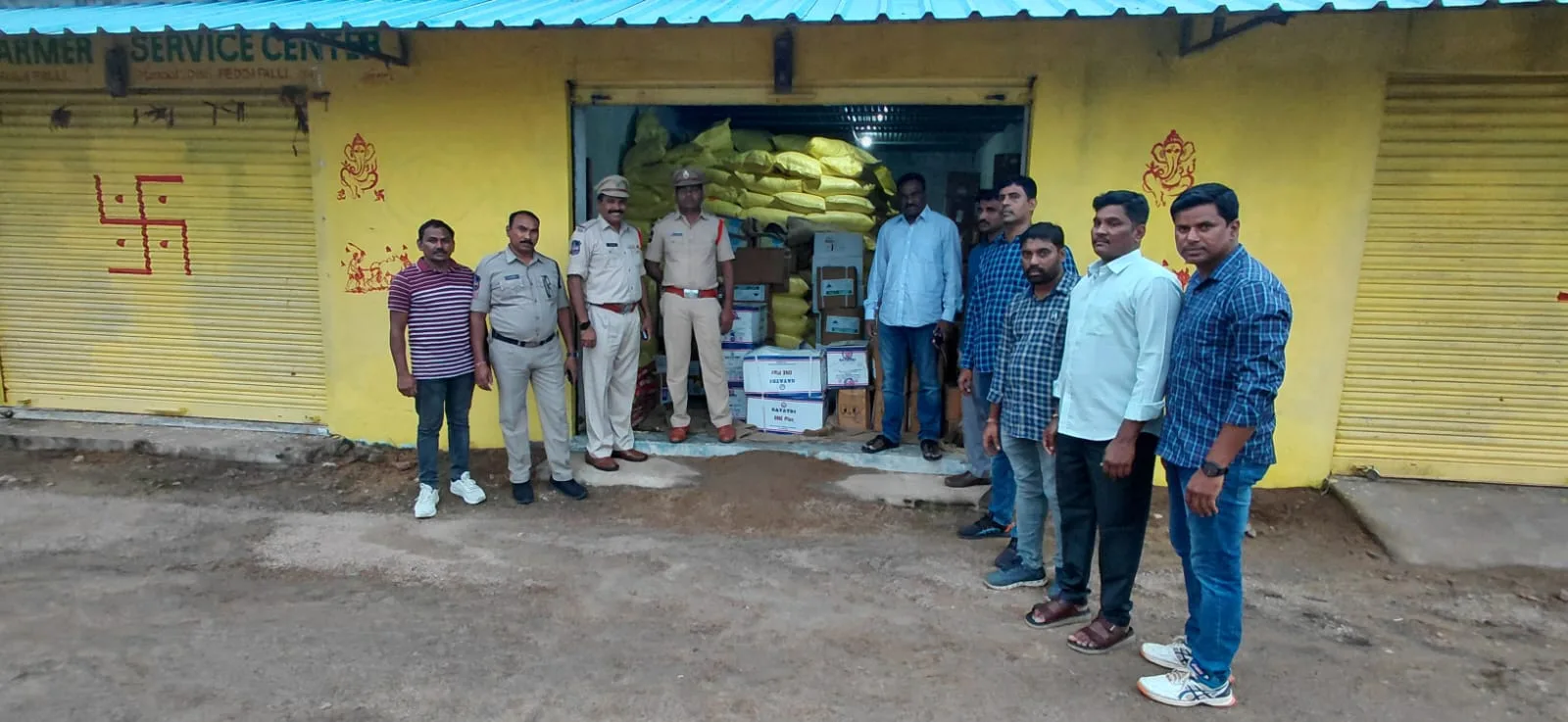 కాసులపల్లి లో అక్రమంగా నిల్వ చేసిన రూ.3.60 లక్షల విలువైన యూరియా స్వాధీనం….