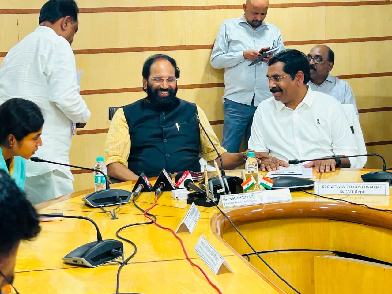 ఆయకట్టు వరకు సాగునీటిని అందించాలి: ఎమ్మెల్యే KR నాగరాజు