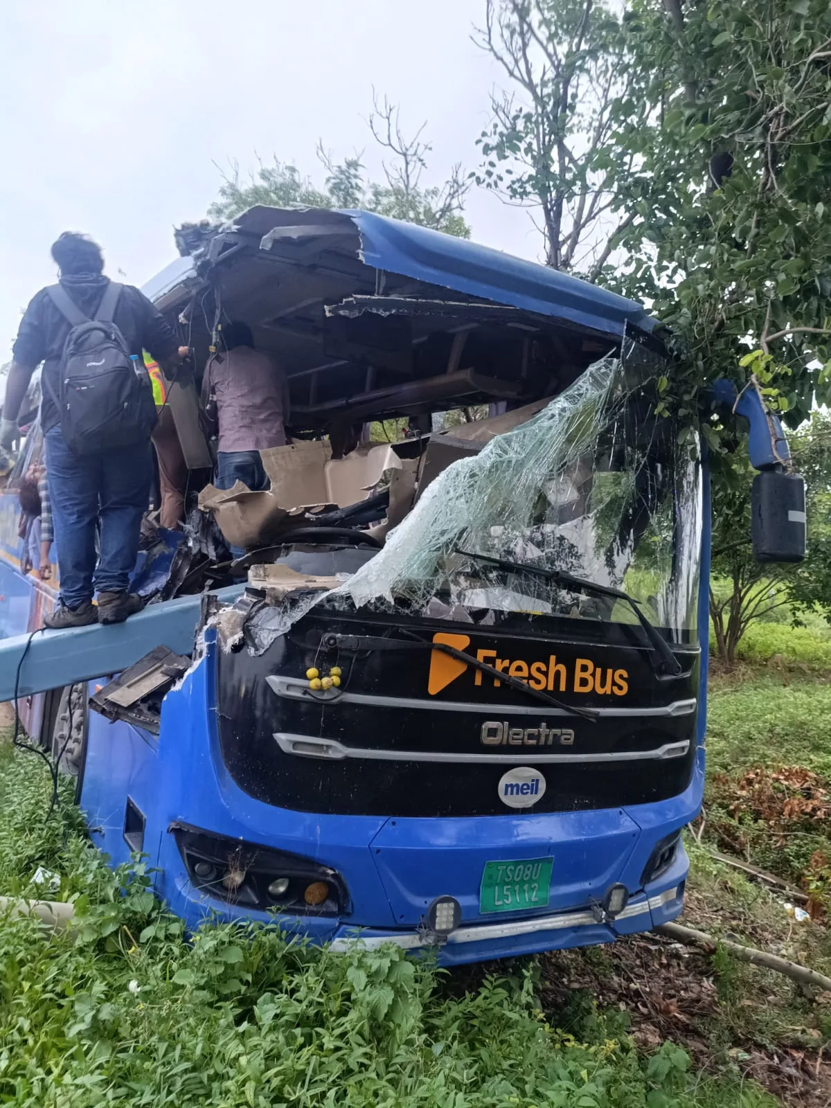 కోదాడ-విజయవాడ హై పై ఘోర రోడ్డుప్రమాదం