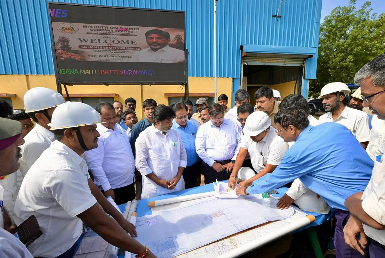 కర్ణాటకలోని హట్టి గోల్డ్ మైన్స్‌ను తెలంగాణ డిప్యూటీ సీఎం   మల్లు భట్టి విక్రమార్క సందర్శించారు
