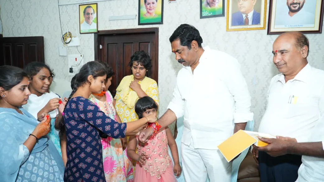 ఎమ్మెల్యే క్యాంపు కార్యాలయంలో ఘనంగా రాఖీ వేడుకలు…