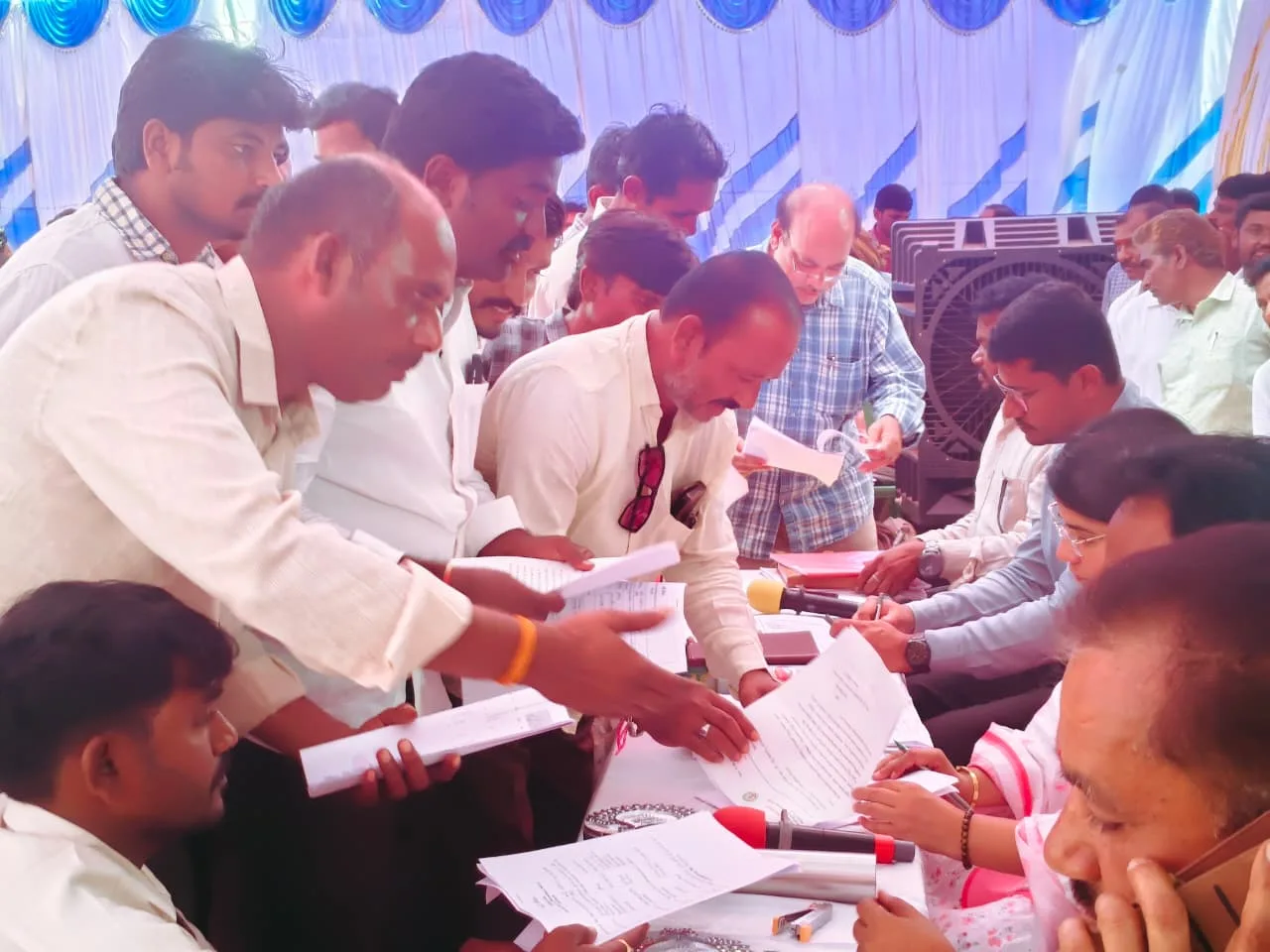 పంచాయతీరాజ్ అధికారులపై చర్యలు తీసుకోండి