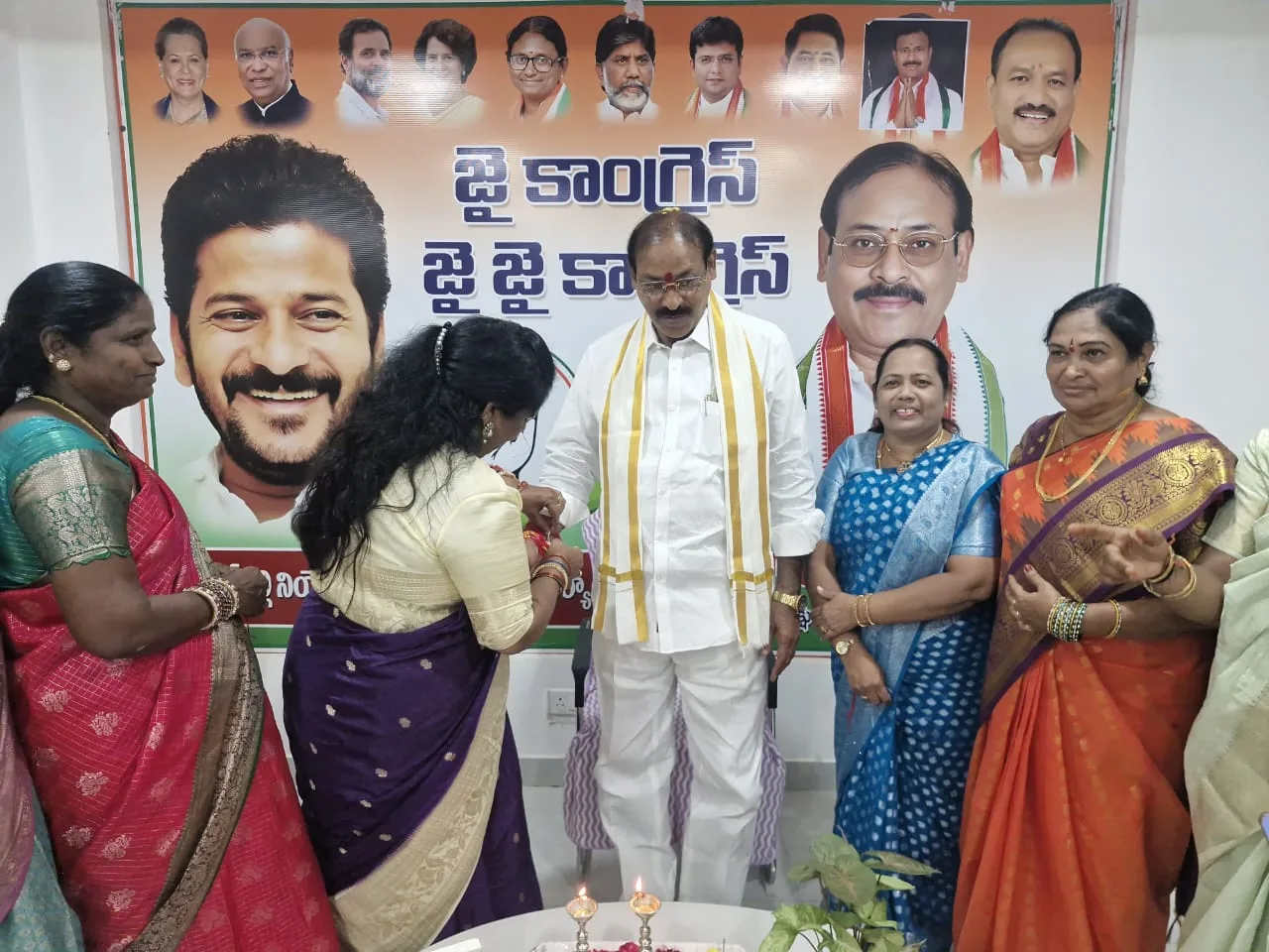 మహిళల సాధికారతకు కాంగ్రెస్ పార్టీ ఎల్లప్పుడూ అండగా ఉంటుంది: బండి రమేష్