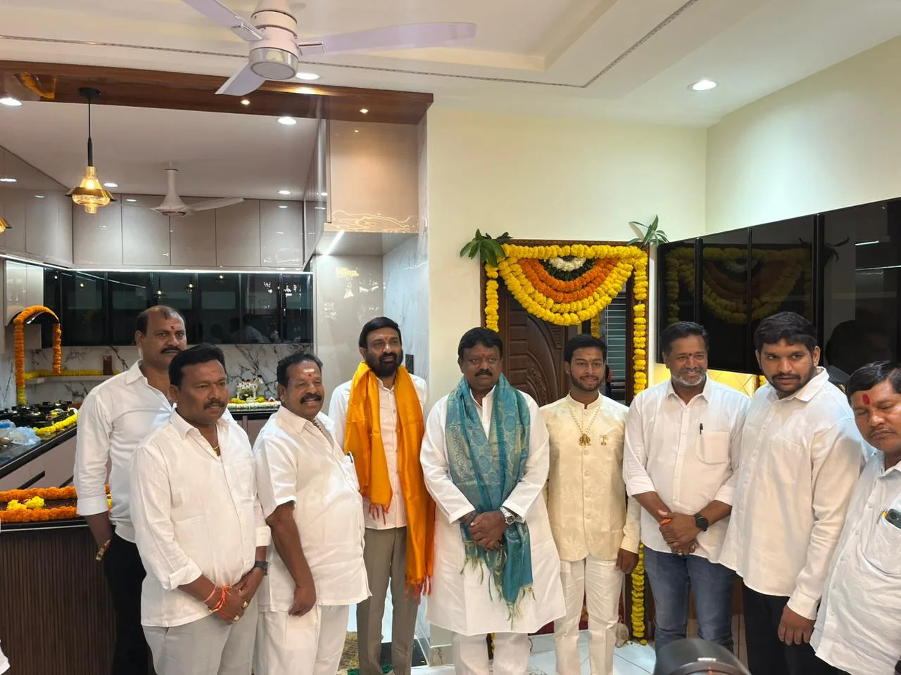 నూతన గృహప్రవేశ కార్యక్రమంలో పాల్గొన్న కొలన్ హన్మంత్ రెడ్డి