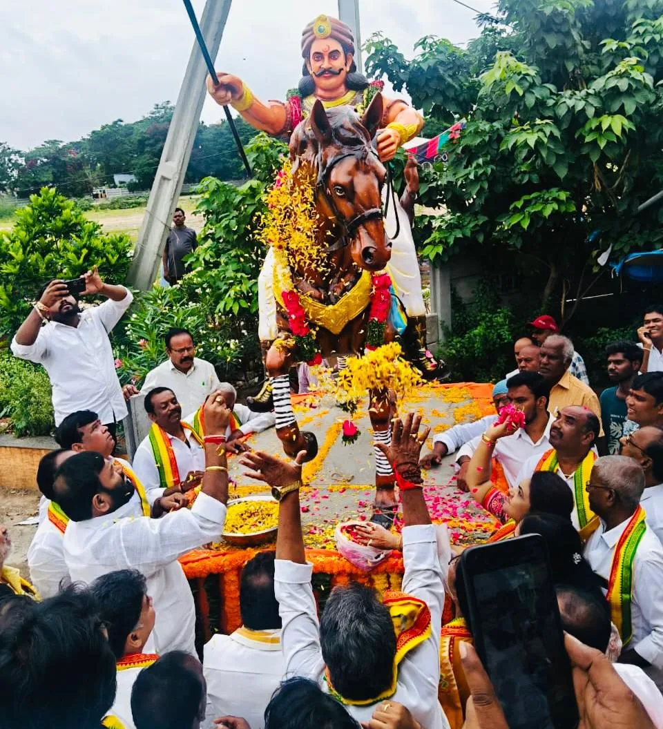 సర్దార్ సర్వాయి పాపన్న గౌడ్ విగ్రహావిష్కరణ చేసిన మాజీ ఎమ్మెల్యే శ్రీ కూన శ్రీశైలం గౌడ్