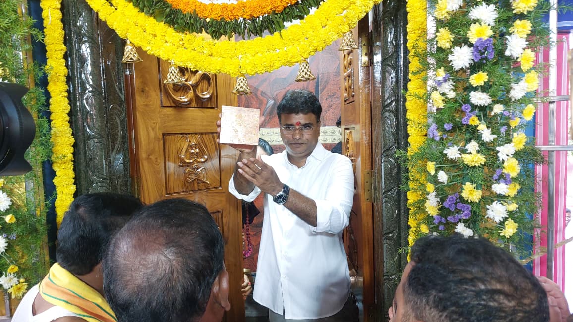 దుర్గమ్మ దయ భక్తులందరిపై సంపూర్ణంగా ఉండాలి : బిఆర్ఎస్ ఎల్పి విప్, ఎమ్మెల్యే కేపీ.వివేకానంద్