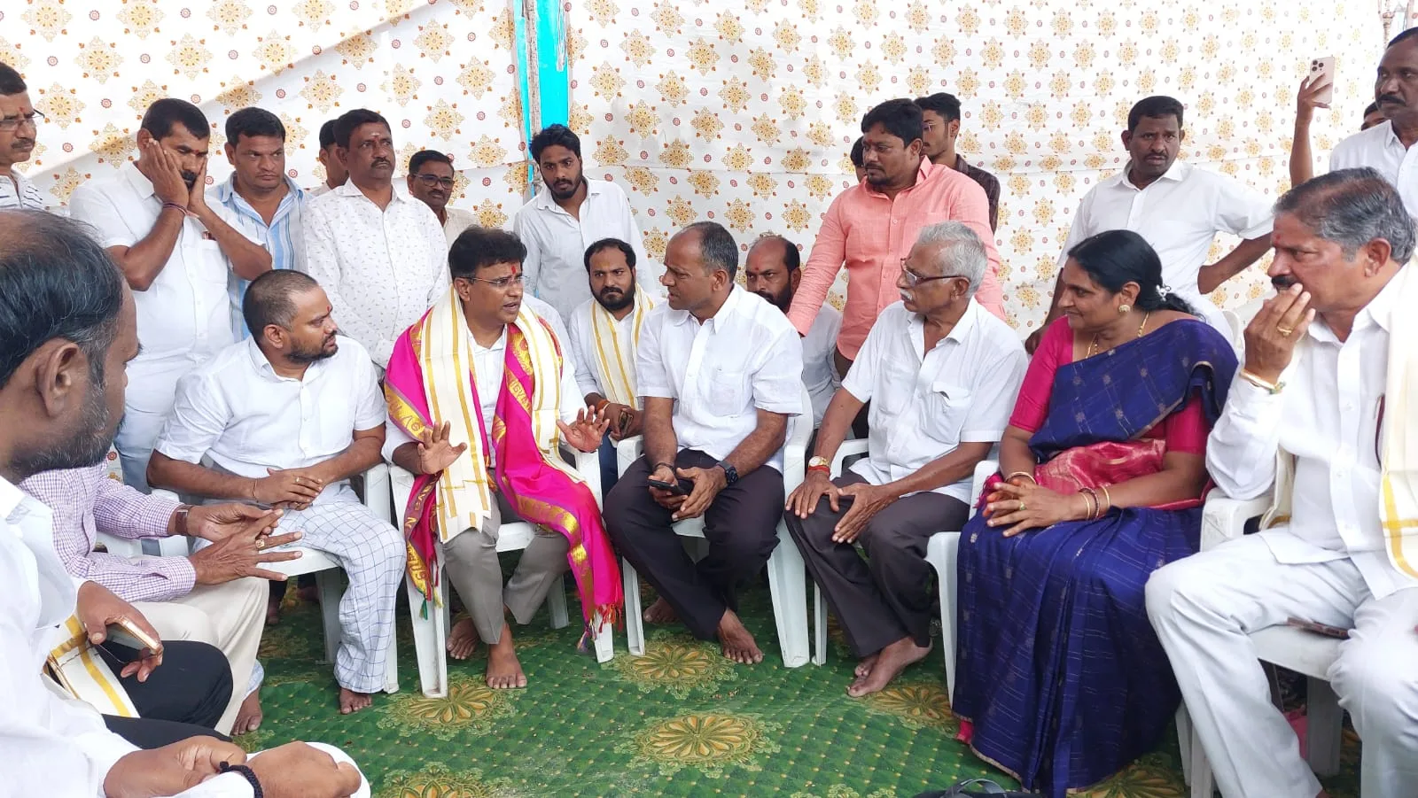 సామాజిక కార్యక్రమాలకు వేదికలు కమ్యూనిటీ హళ్లు