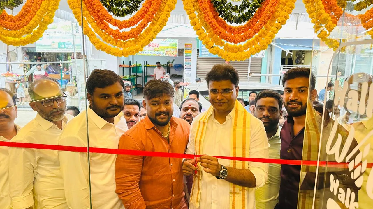 ఎమ్మెల్యే కేపీ.వివేకానంద్  చేతుల మీదుగా “వాఫెల్ క్యాసిల్” ప్రారంభం