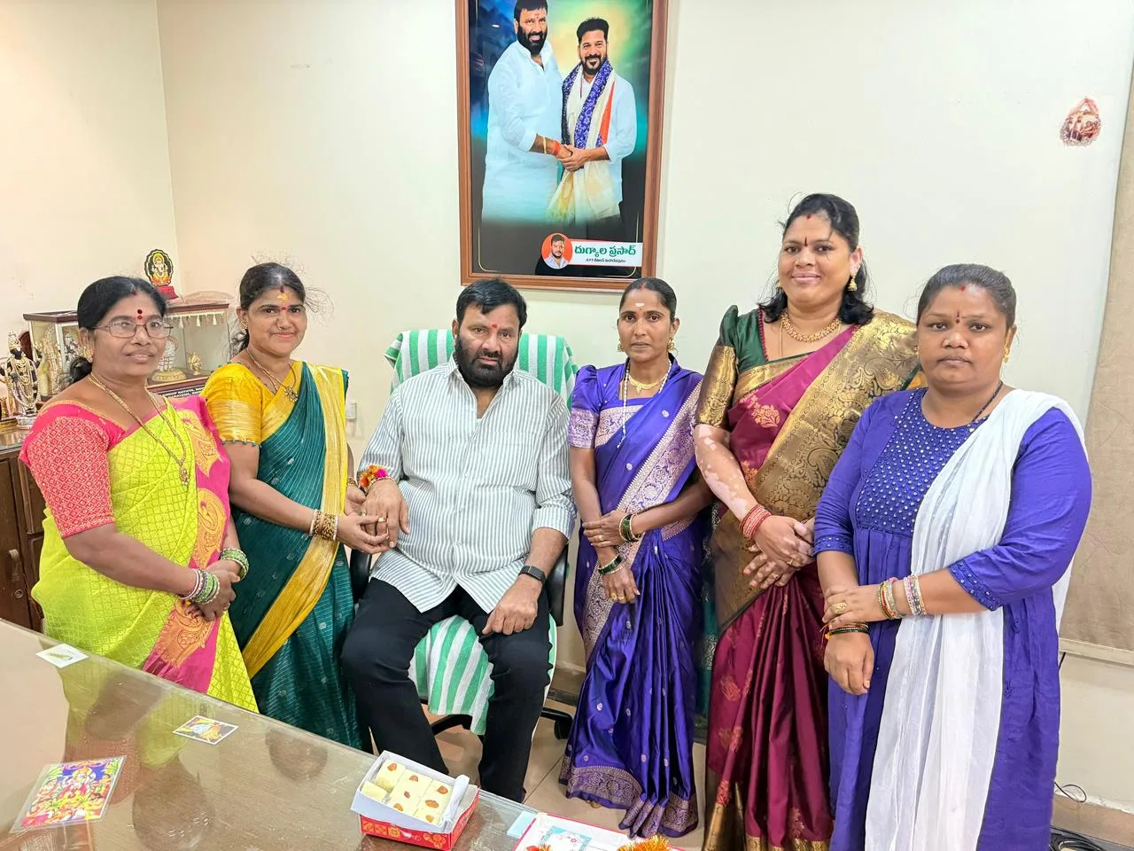 ప్రజా సమస్యల పరిష్కారాన్ని కృషి చేస్తానన్న మాజీ ఎమ్మెల్యే కూన శ్రీశైలం గౌడ్