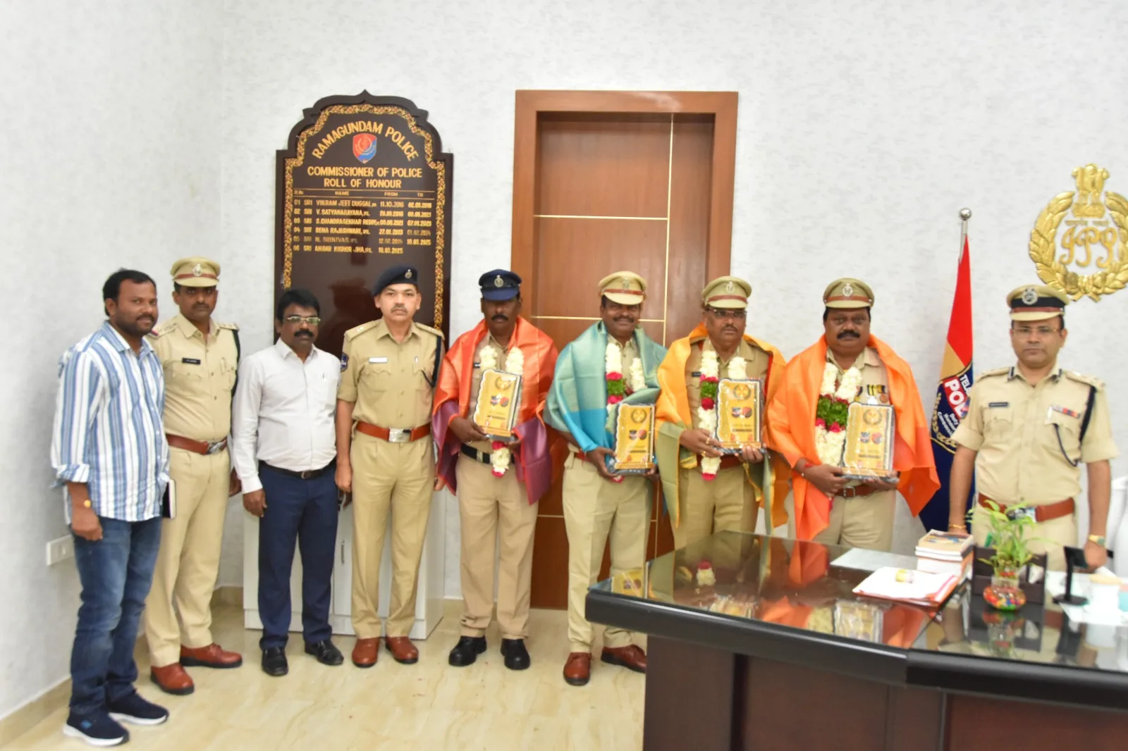 పోలీసు సేవలకు ఘన సన్మానం.. కుటుంబంతో ఆనందంగా గడపండి….