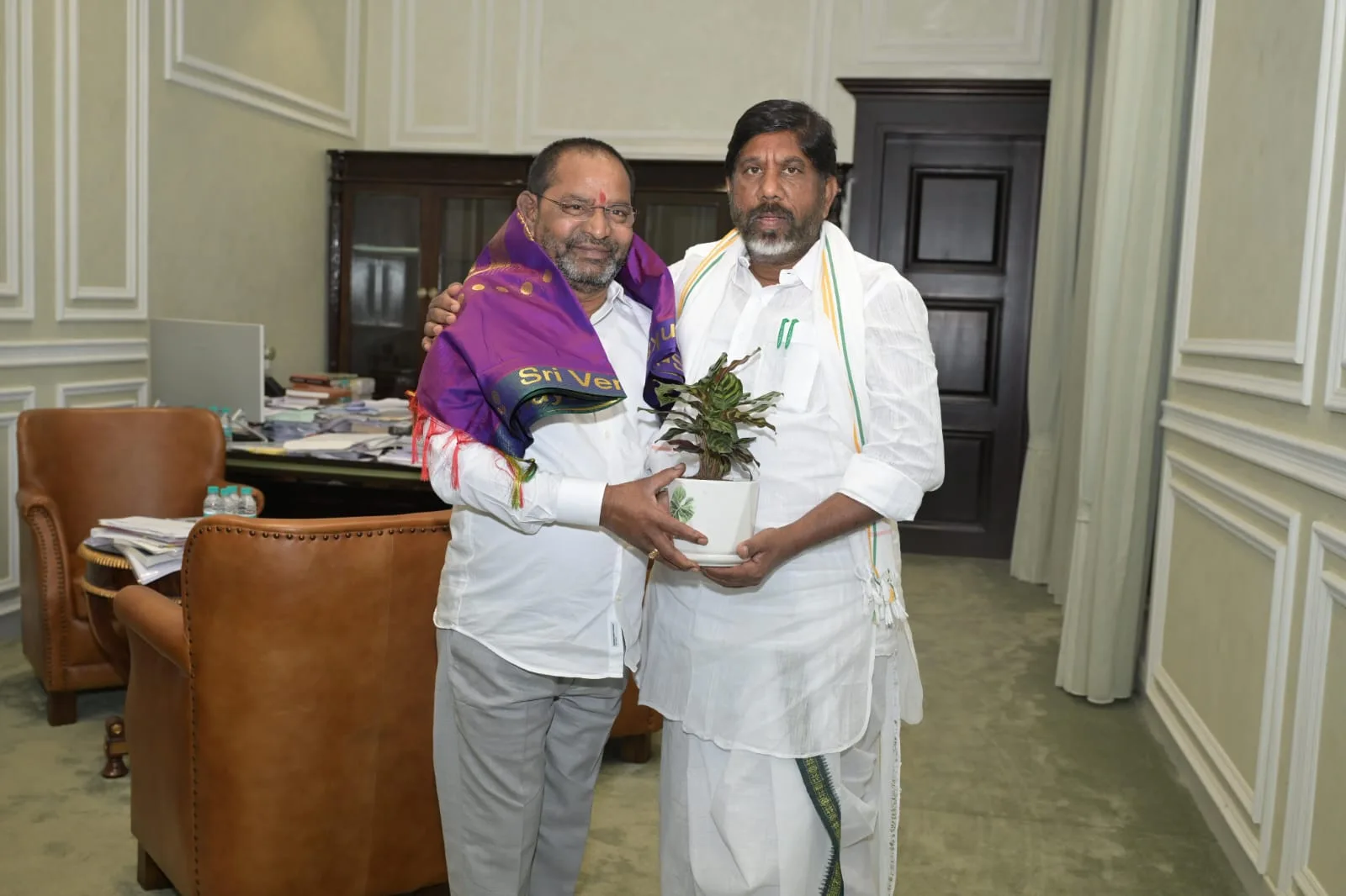 ఉప ముఖ్యమంత్రి భట్టి విక్రమార్క   ని ఎమ్మెల్యే కనకయ్య