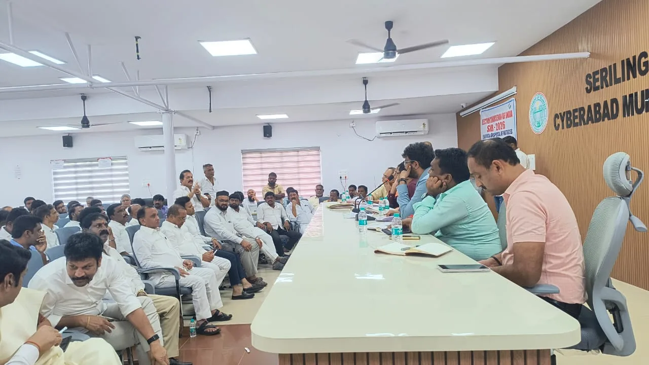 శేరిలింగంపల్లి మున్సిపల్ జోనల్ కమిషనర్ అమిత్ నారాయణ్  ఆధ్వర్యంలో SIR నోటీసుల జారీ పై సమీక్షా సమావేశం