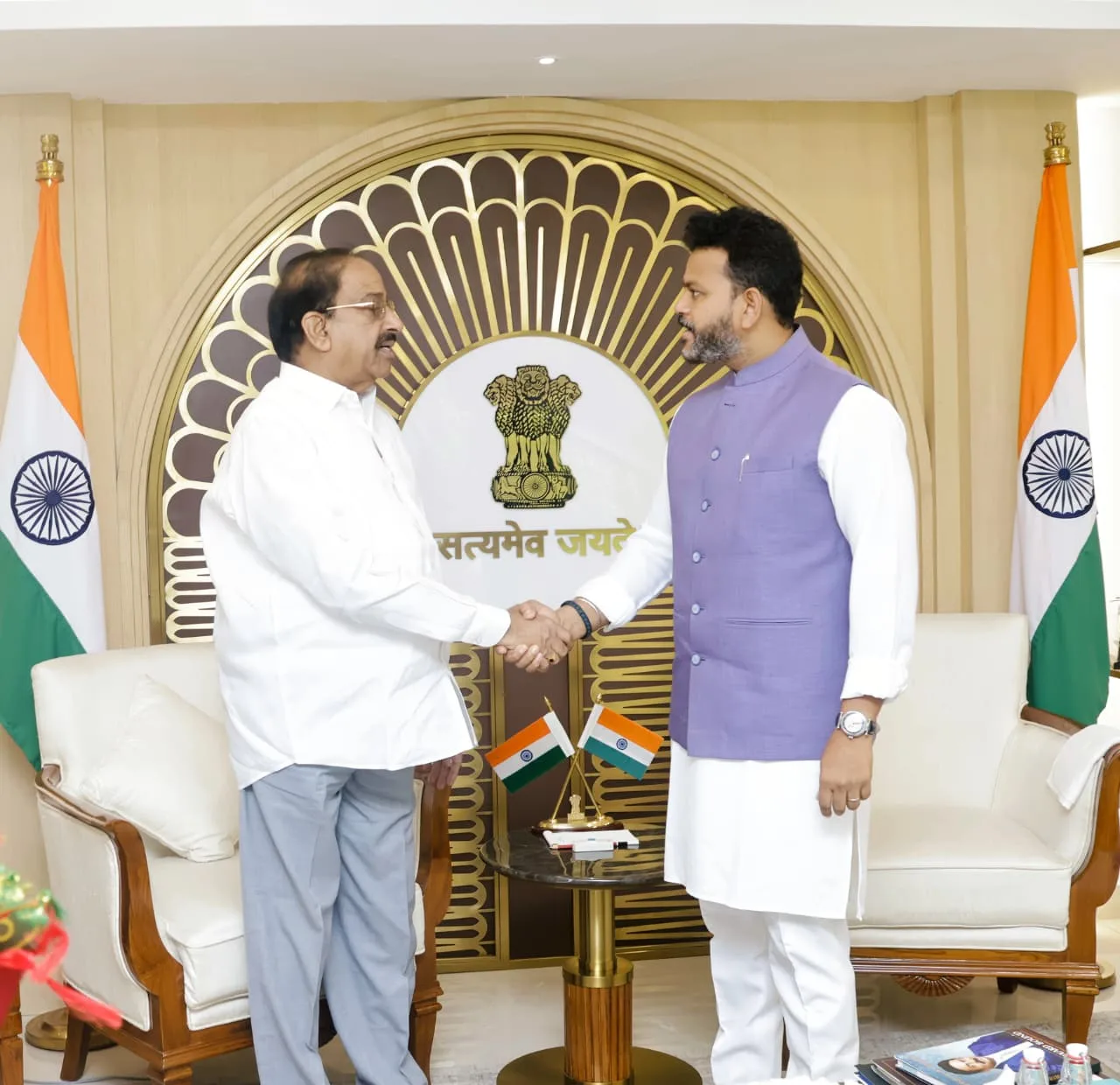 . కొత్తగూడెం గ్రీన్ ఫీల్డ్ ఎయిర్ పోర్ట్ నిర్మాణం చేపట్టండి