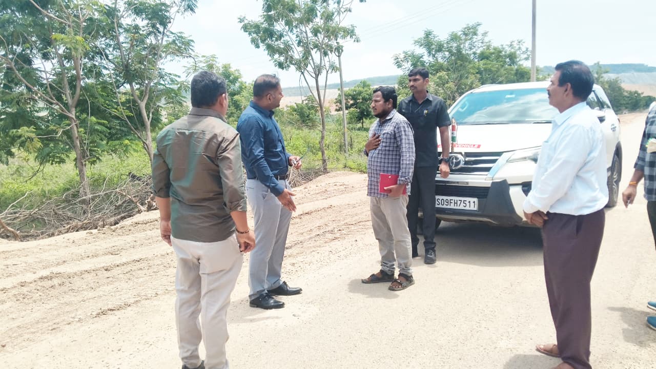 గడువులోగా అభివృద్ధి పనులు పూర్తి చేయాలి…