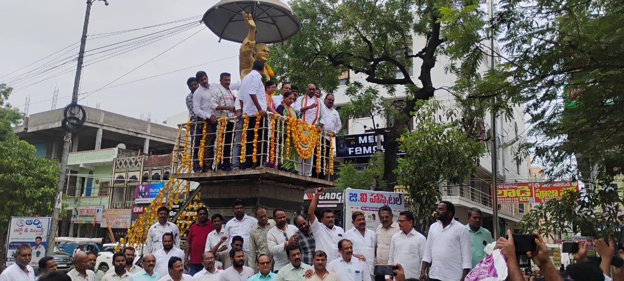 వైఎస్సార్ సేవలు చిరస్మరణీయం