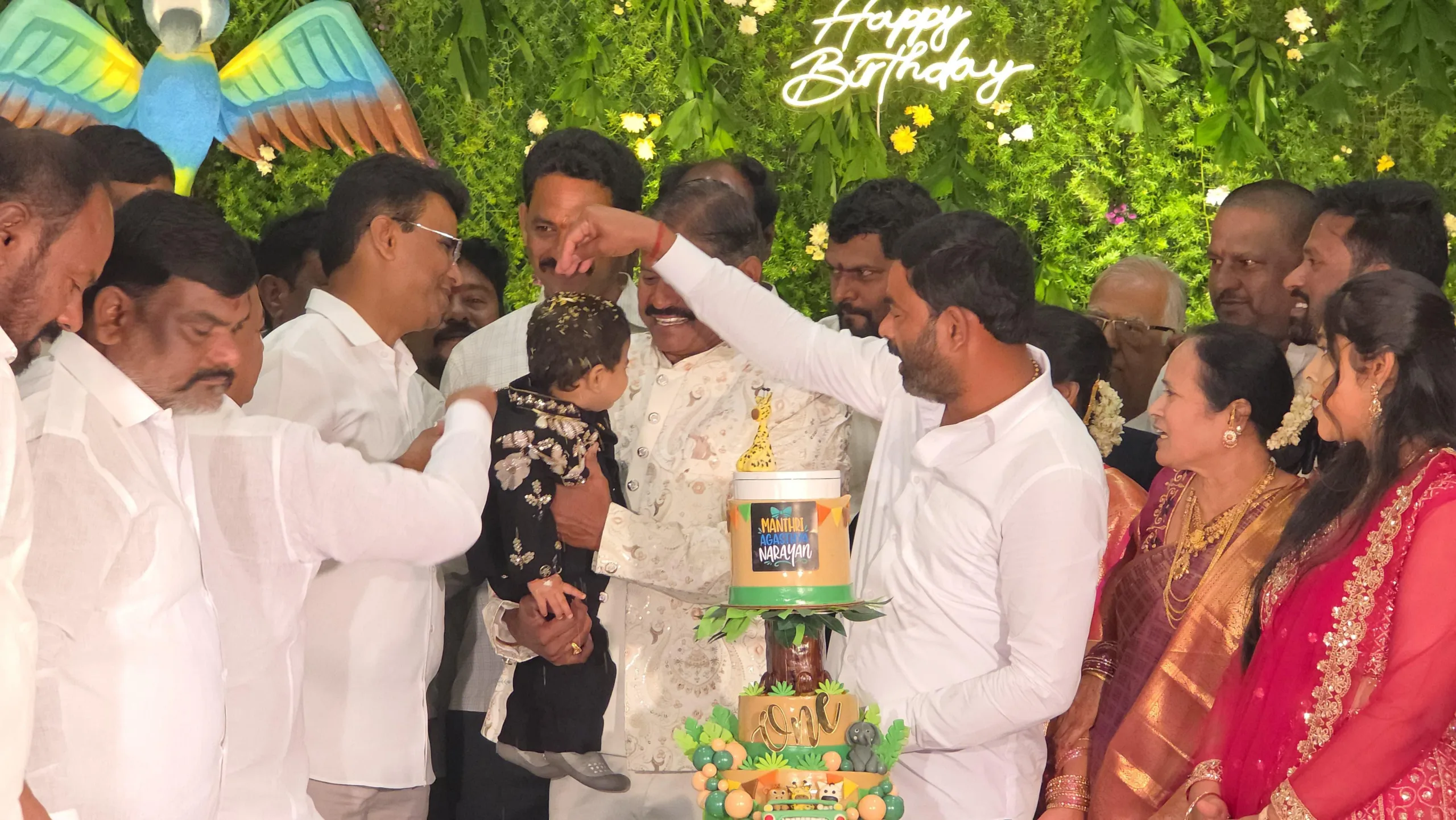 చిన్నారి మంత్రి అగస్త్య నారాయణ్ మొదటి పుట్టిన రోజు వేడుక