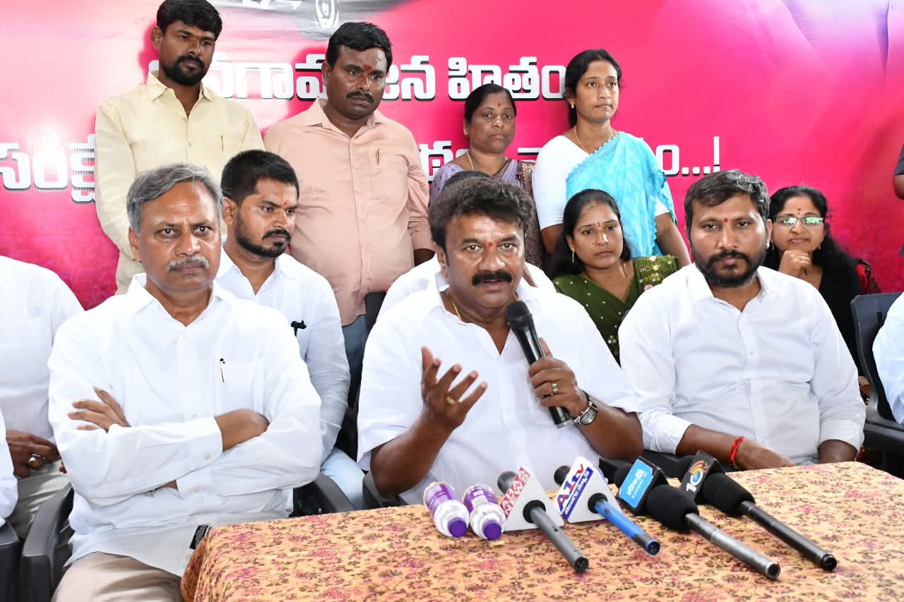 రాష్ట్రాన్ని దోపిడీ దొంగలు మాదిరిగా దోపిడీ చేస్తూ ప్రజా పాలన అని చెప్పుకోవడానికి కాంగ్రెస్