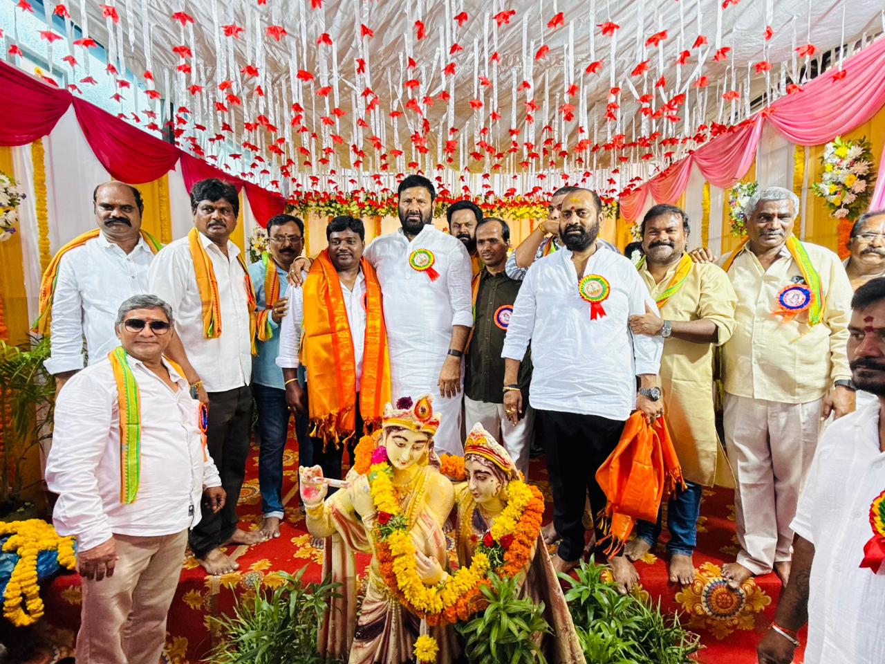 శ్రీకృష్ణుడి ఆశీస్సులతో ప్రజలందరూ సుఖసంతోషాలతో ఉండాలి: మాజీ ఎమ్మెల్యే కూన శ్రీశైలం గౌడ్