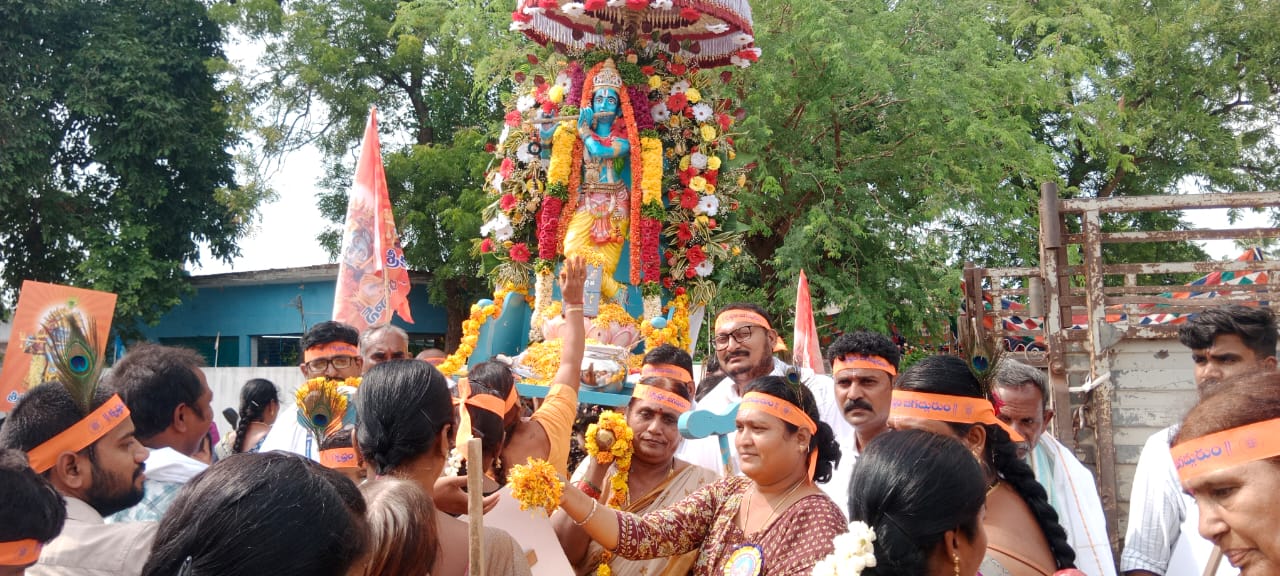 కాపుగల్లు గ్రామంలో ఘనంగా కృష్ణాష్టమి వేడుకలు