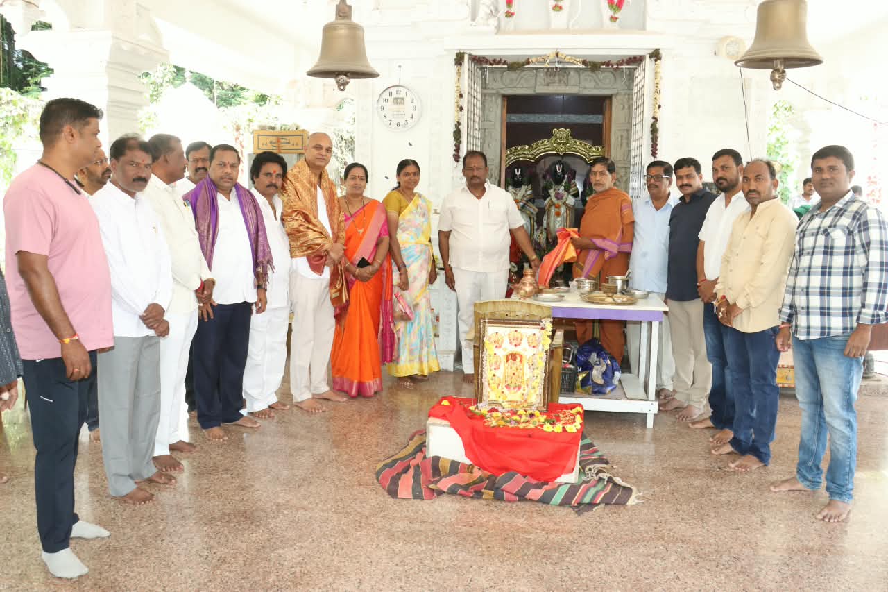 బీరప్ప గడ్డ డివిజన్ పరిధిలోని సీతారామ కాలనీలో శ్రీ సీతారాముల ఆలయాన్ని