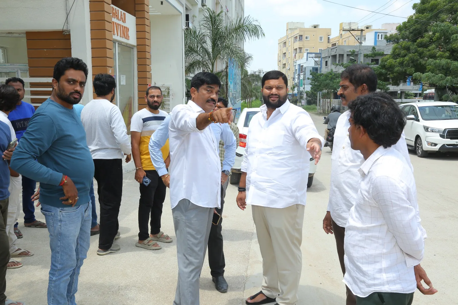 అపార్ట్‌మెంట్ సమస్యల పరిష్కారానికి అధికారులతో సమన్వయం