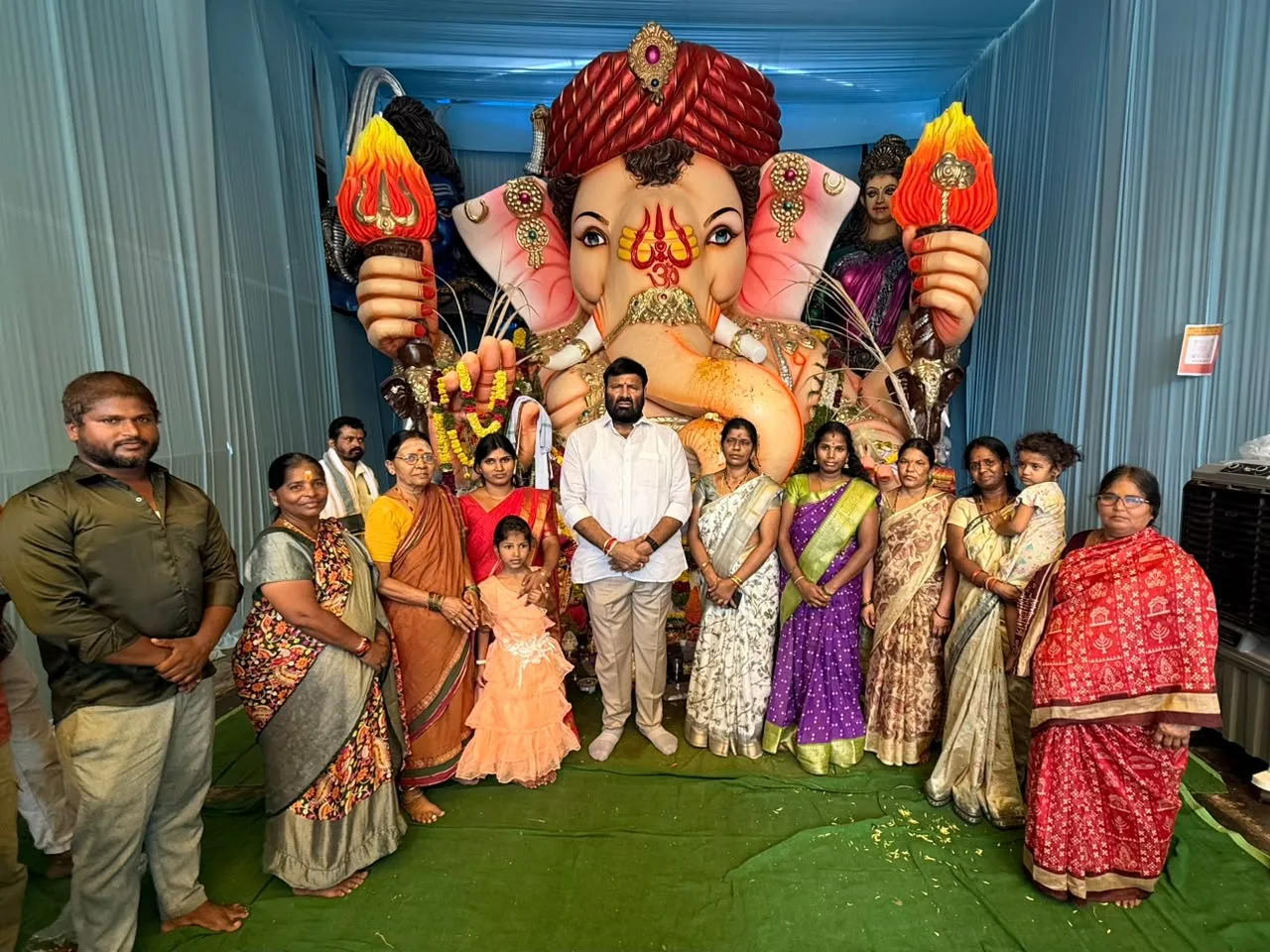 గణేష్ మండపాల్లో ప్రత్యేక పూజలు నిర్వహించిన మాజీ ఎమ్మెల్యే కూన శ్రీశైలం గౌడ్