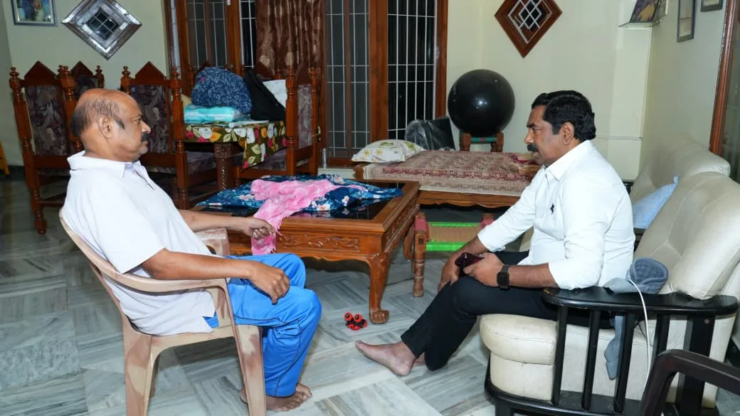 స్నేహితుడిని పరామర్శించిన ఎమ్మెల్యే కేఆర్ నాగరాజు  …