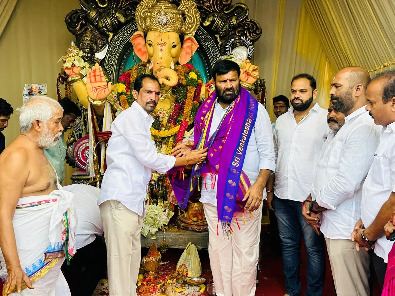 నియోజకవర్గ పరిధిలో పలు గణనాథులను దర్శించుకున్న మాజీ ఎమ్మెల్యే కూన శ్రీశైలం గౌడ్